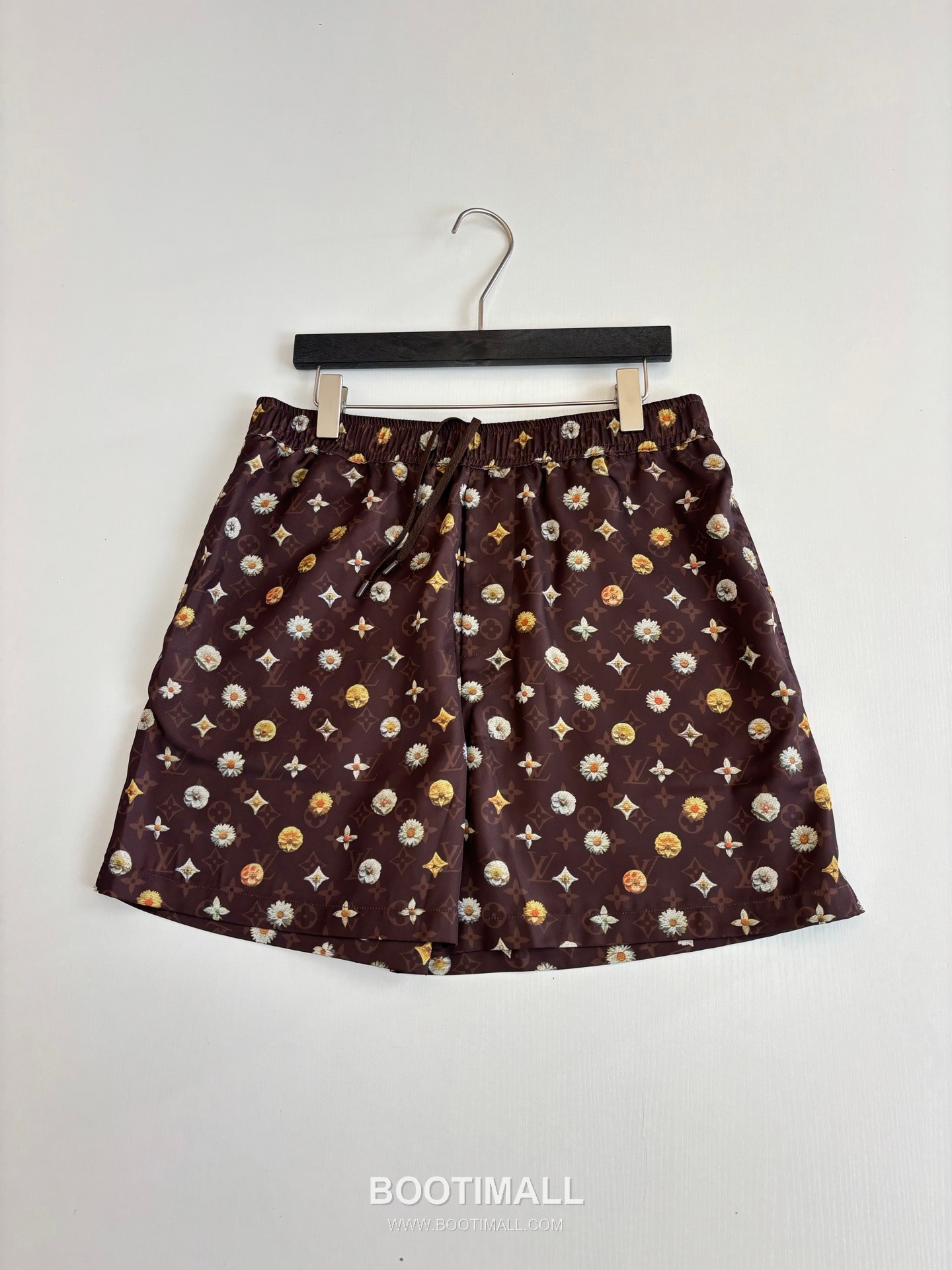루이비통 2026SS 모노그램 데이지 프린트 루즈핏 쇼츠 브라운 팬츠 Louis Vuitton 2026 SS Monogram Daisy Print Loose Fit Shorts Brown Pants 3