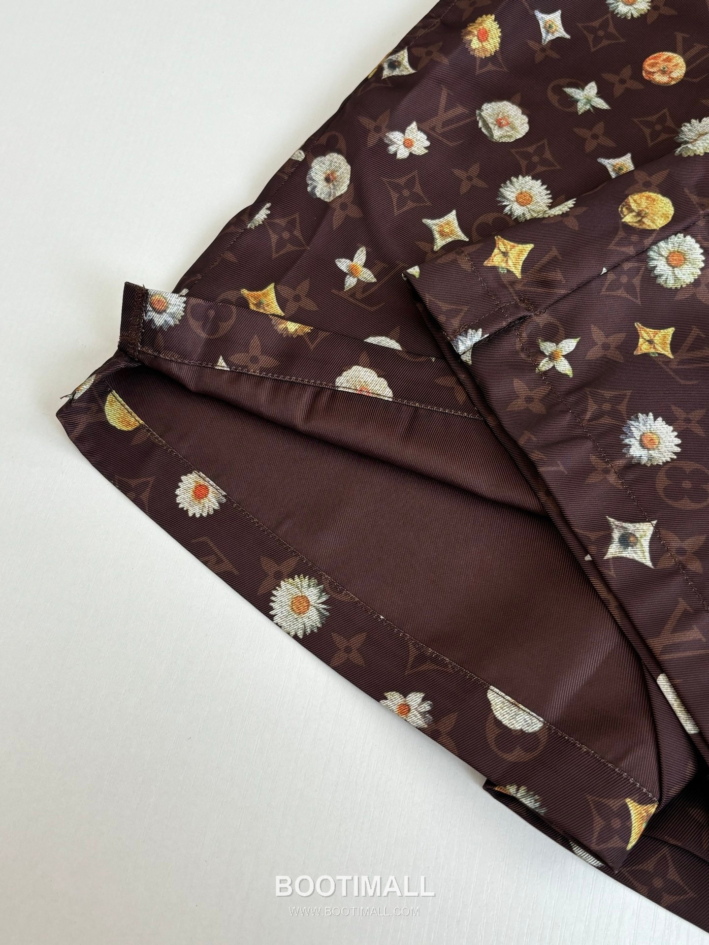 루이비통 2026SS 모노그램 데이지 프린트 루즈핏 쇼츠 브라운 팬츠 Louis Vuitton 2026 SS Monogram Daisy Print Loose Fit Shorts Brown Pants 8