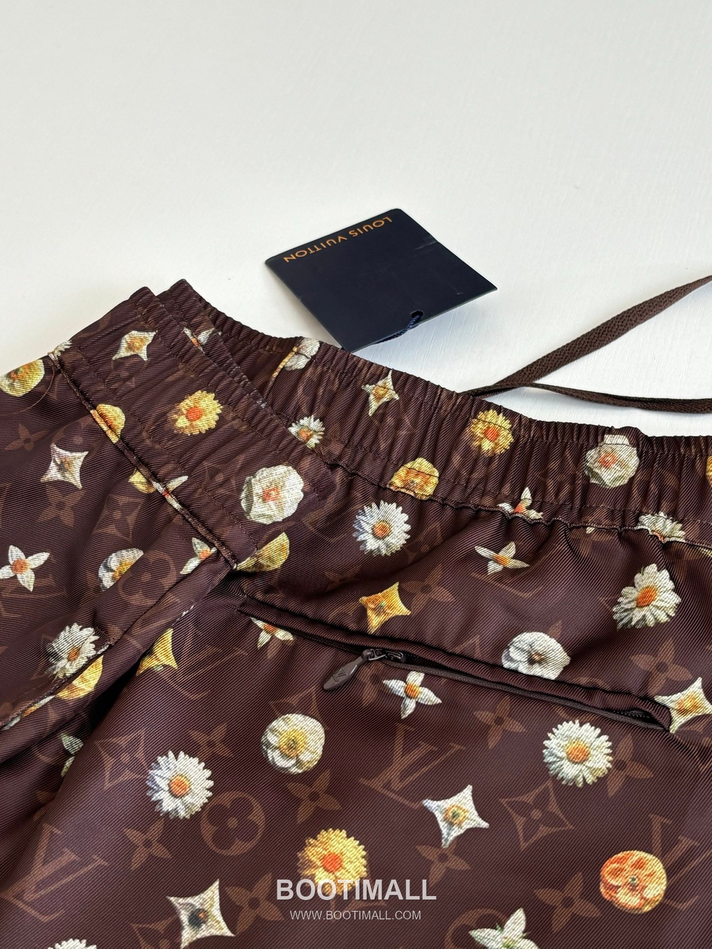 루이비통 2026SS 모노그램 데이지 프린트 루즈핏 쇼츠 브라운 팬츠 Louis Vuitton 2026 SS Monogram Daisy Print Loose Fit Shorts Brown Pants 9