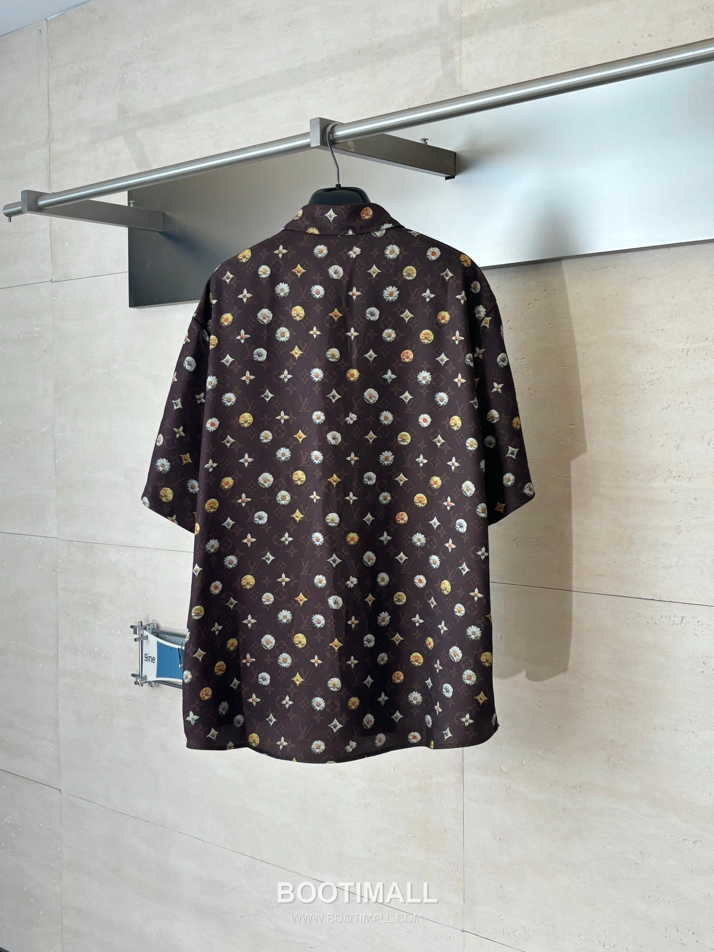 루이비통 2026SS 모노그램 데이지 프린트 루즈핏 반팔 브라운 셔츠 Louis Vuitton 2026 SS Monogram Daisy Print Loose Fit Short Sleeve Brown Shirt 2