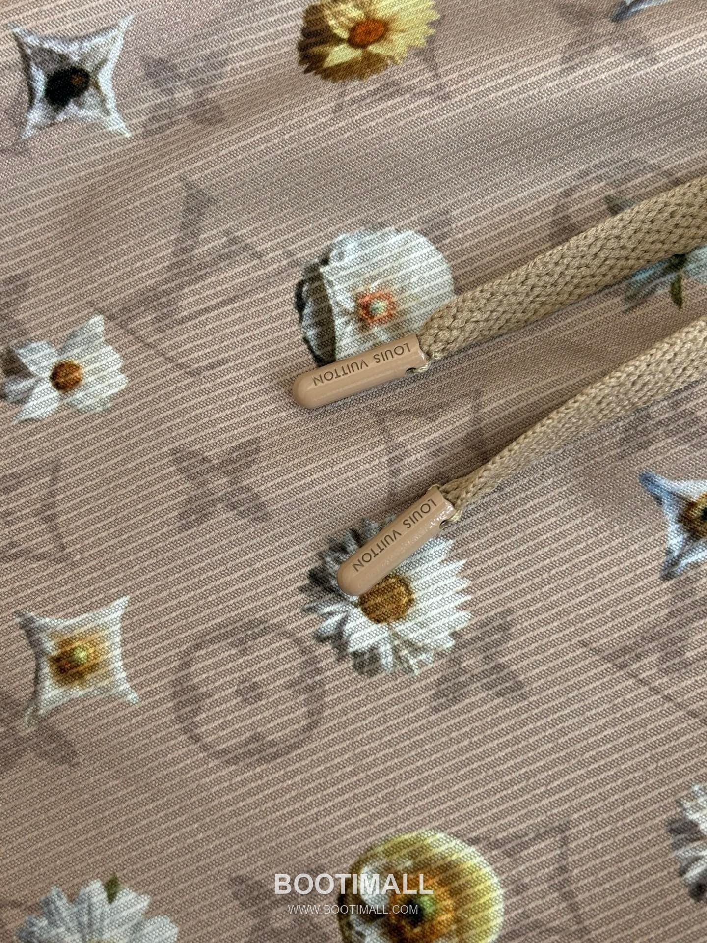 루이비통 2026SS 모노그램 데이지 프린트 루즈핏 쇼츠 브라운 팬츠 Louis Vuitton 2026 SS Monogram Daisy Print Loose Fit Shorts Brown Pants 5