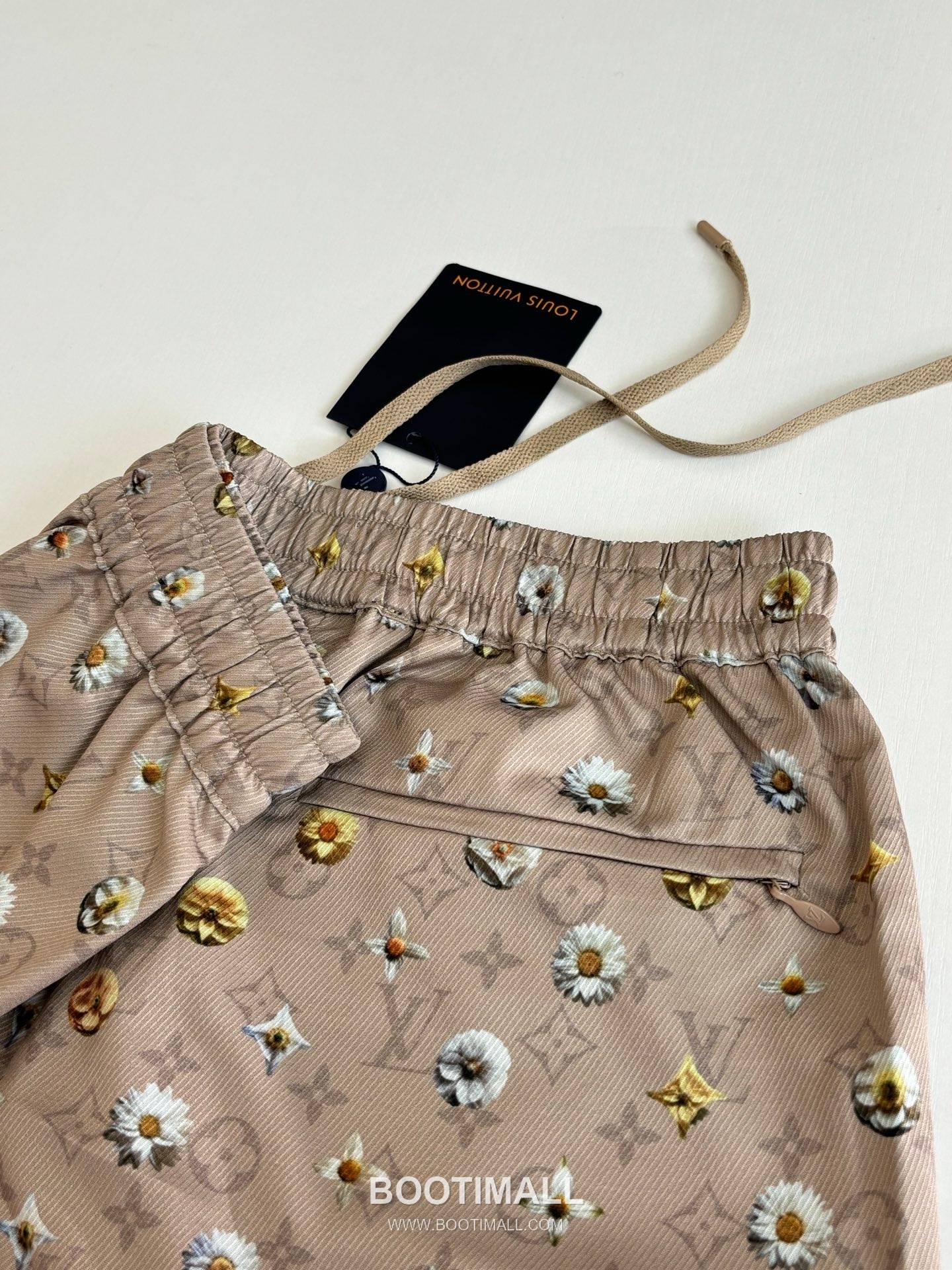 루이비통 2026SS 모노그램 데이지 프린트 루즈핏 쇼츠 브라운 팬츠 Louis Vuitton 2026 SS Monogram Daisy Print Loose Fit Shorts Brown Pants 7