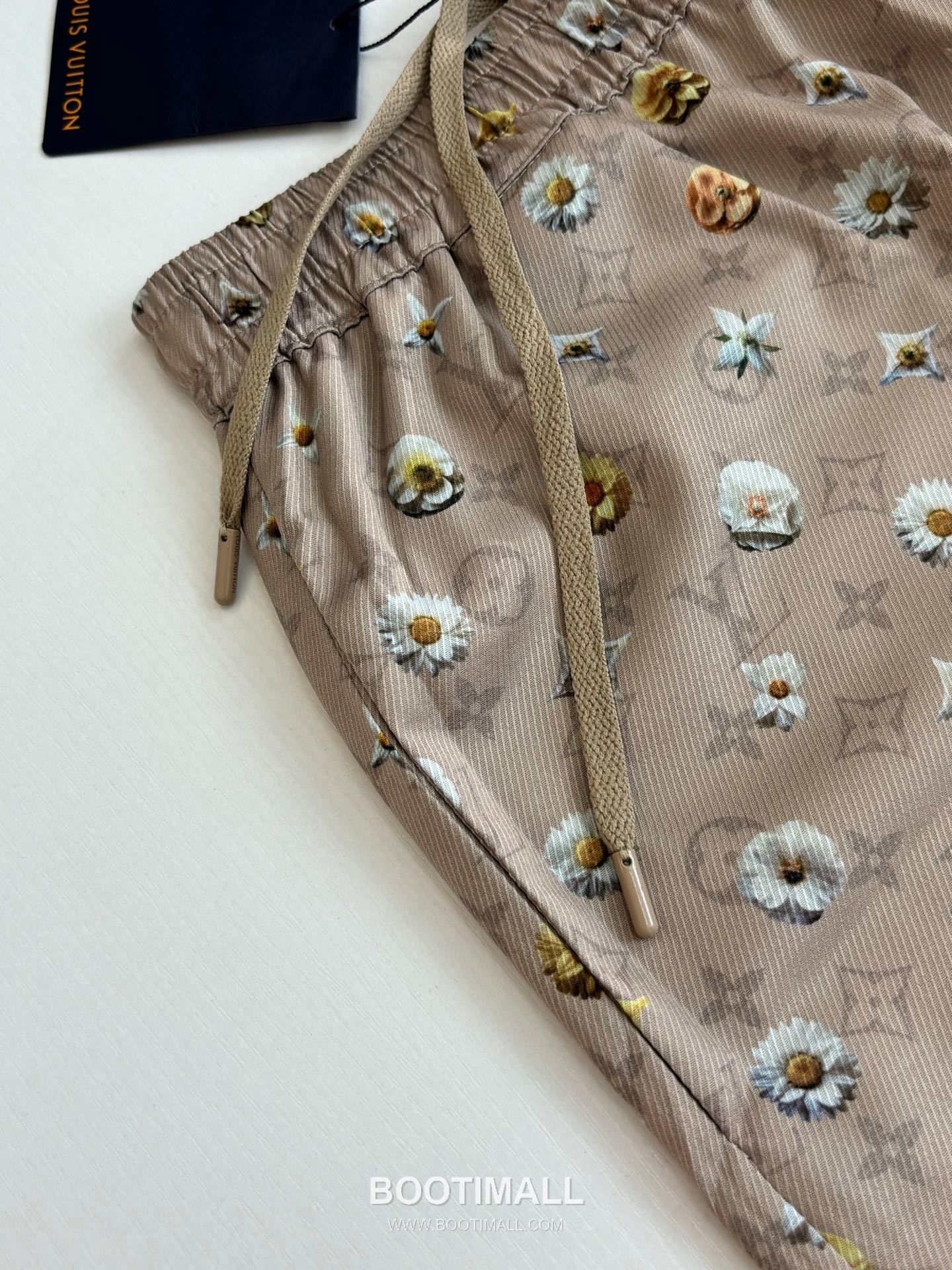 루이비통 2026SS 모노그램 데이지 프린트 루즈핏 쇼츠 브라운 팬츠 Louis Vuitton 2026 SS Monogram Daisy Print Loose Fit Shorts Brown Pants 8