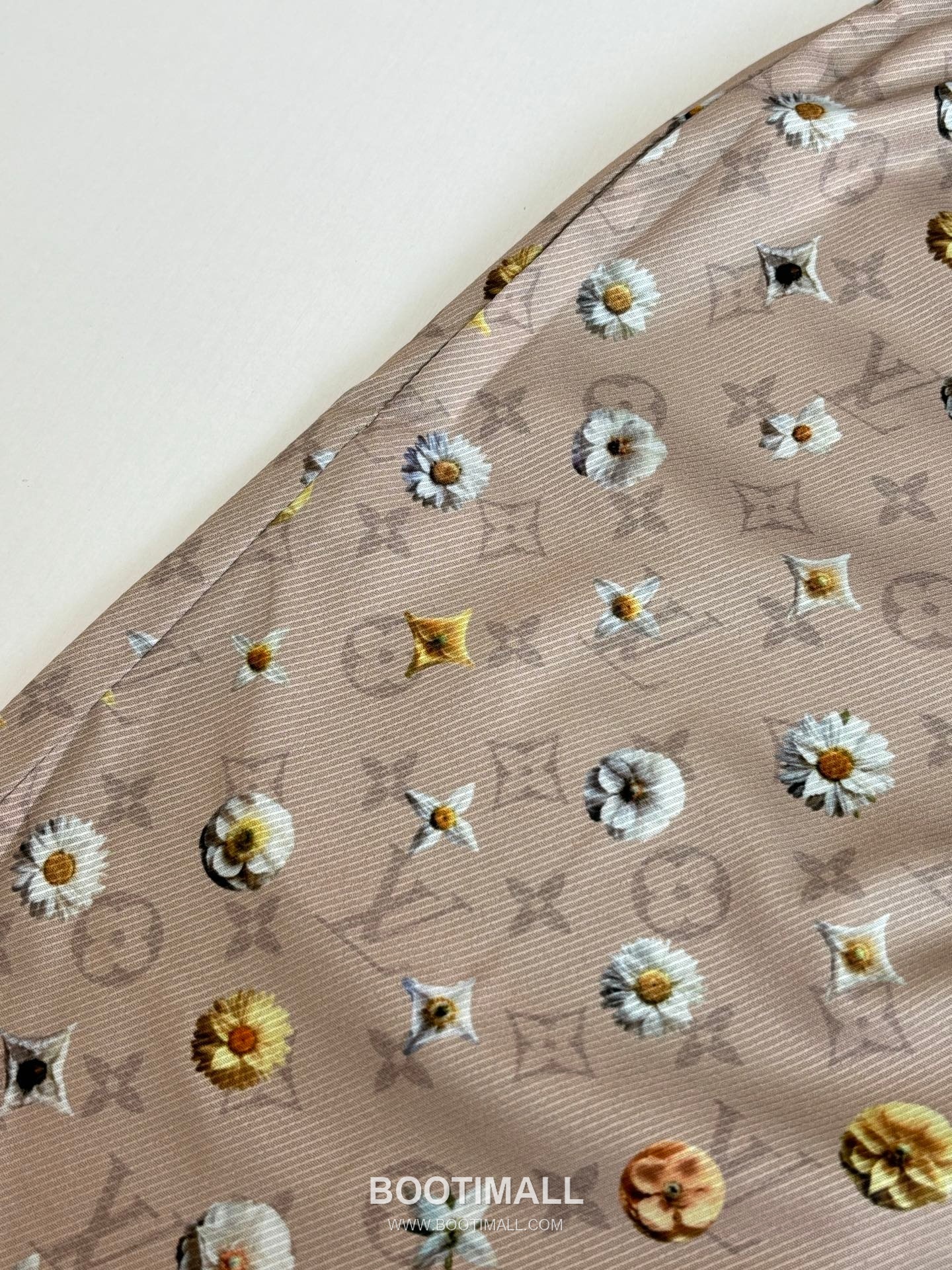 루이비통 2026SS 모노그램 데이지 프린트 루즈핏 쇼츠 브라운 팬츠 Louis Vuitton 2026 SS Monogram Daisy Print Loose Fit Shorts Brown Pants 10