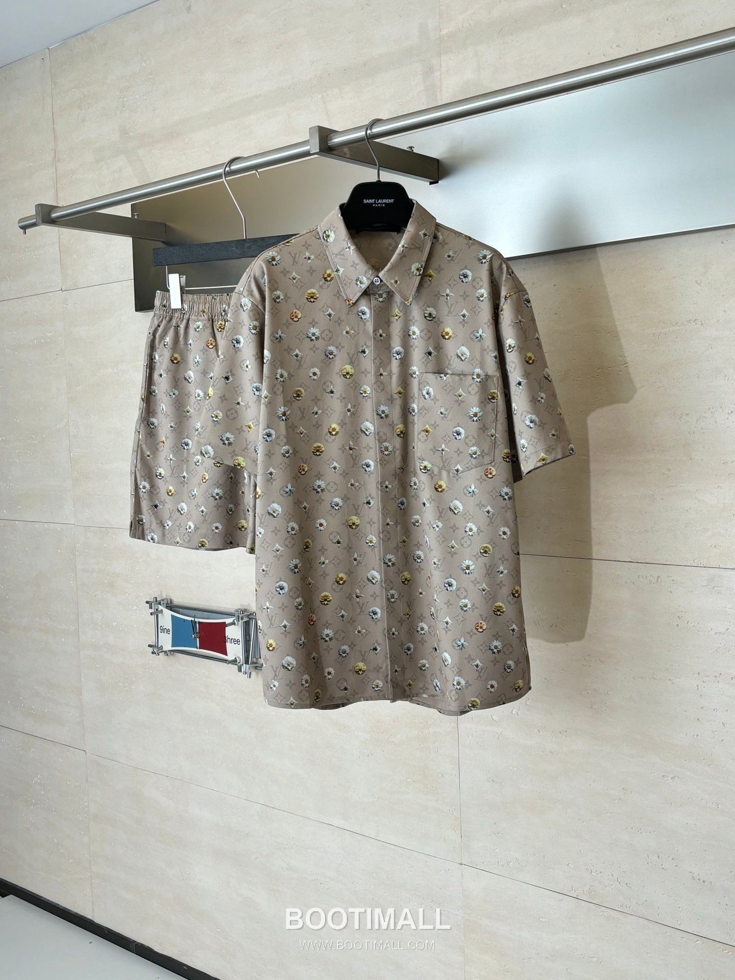 루이비통 2026SS 모노그램 데이지 프린트 루즈핏 반팔 브라운 셔츠 Louis Vuitton 2026 SS Monogram Daisy Print Loose Fit Short Sleeve Brown Shirt 4