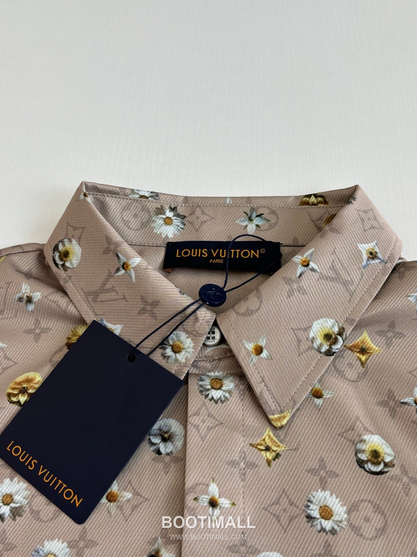 루이비통 2026SS 모노그램 데이지 프린트 루즈핏 반팔 브라운 셔츠 Louis Vuitton 2026 SS Monogram Daisy Print Loose Fit Short Sleeve Brown Shirt 5