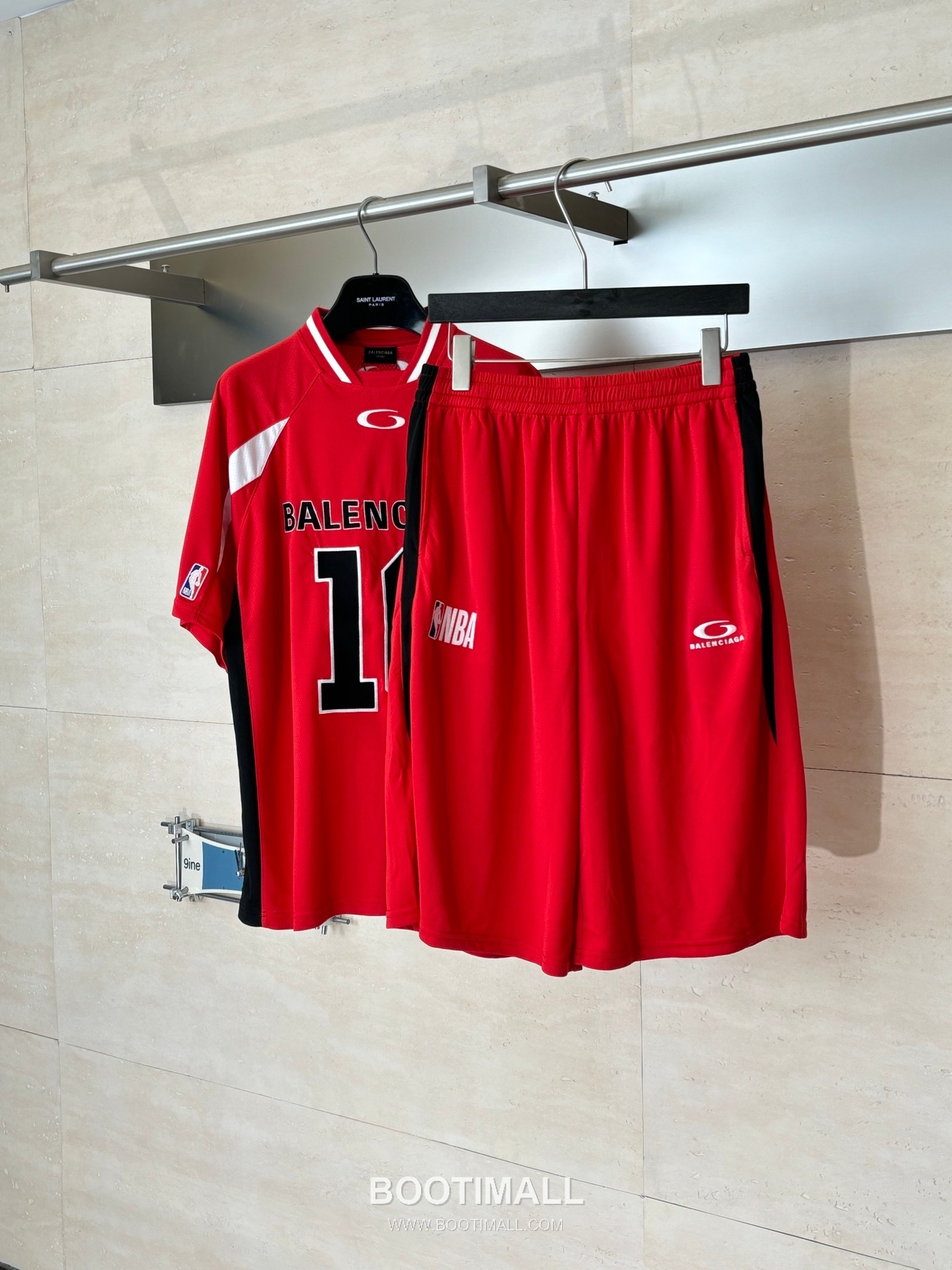 발렌시아가 2026SS NBA 원형자수 루즈핏 쇼츠 레드 팬츠 Balenciaga 2026 SS NBA Circle Embroidery Loose Fit Shorts Black Pants 4