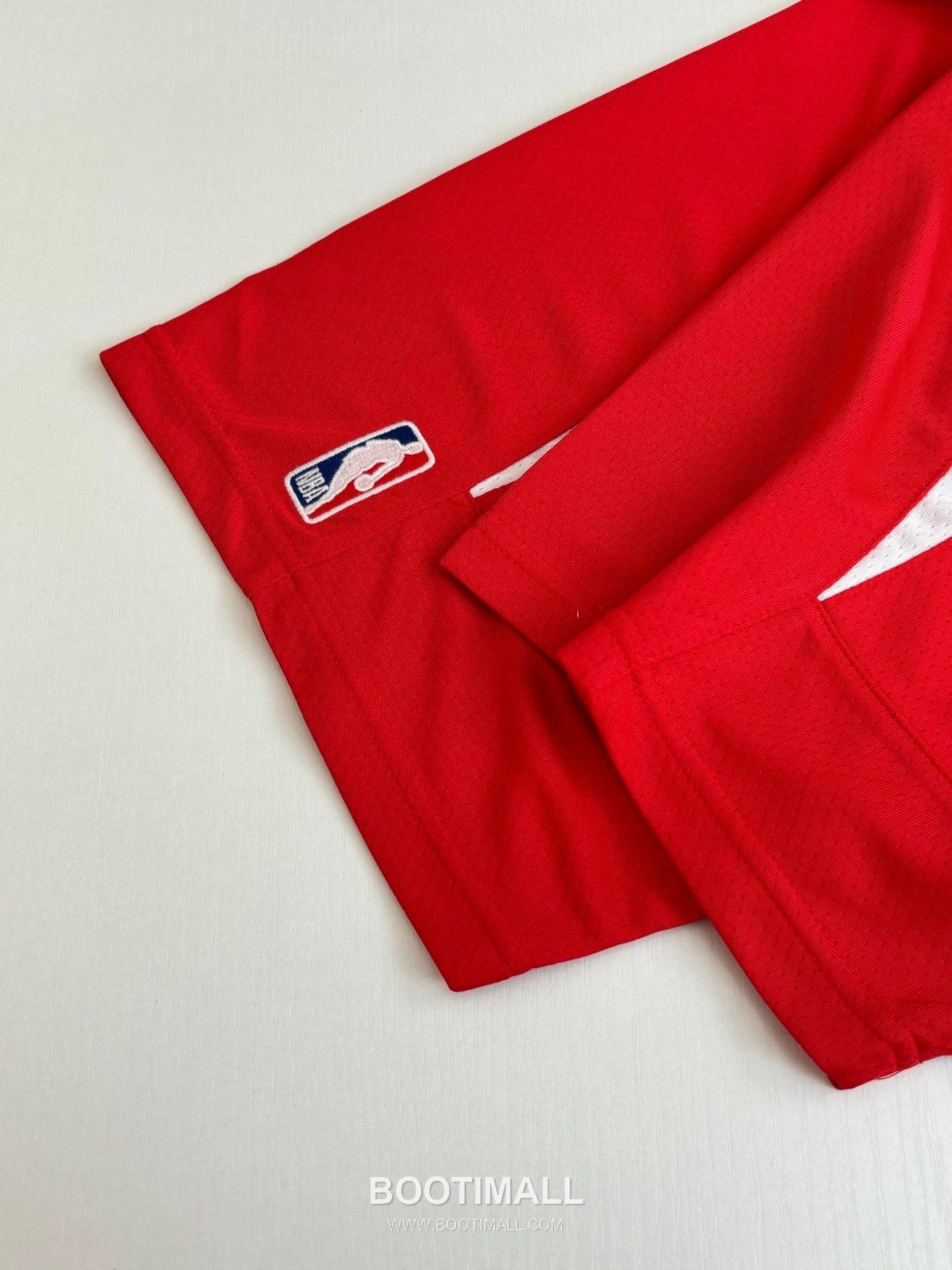 발렌시아가 2026SS NBA 로고자수 오버핏 반팔 레드 티셔츠 Balenciaga 2026 SS NBA Logo Embroidery Oversized Short Sleeve Black T-Shirt 9