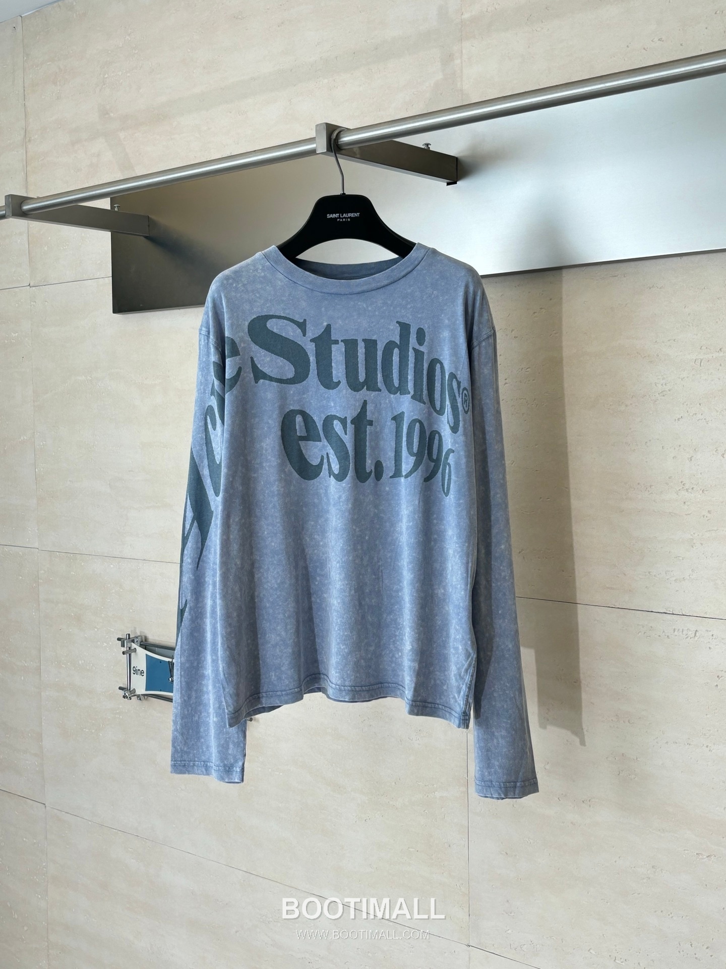 아크네스튜디오 2026SS 1996 스노우워싱 오버핏 롱슬리브 네이비 티셔츠 Acne Studios 2026 SS 1996 Snow Wash Oversized Long Sleeve Black T-Shirt 1