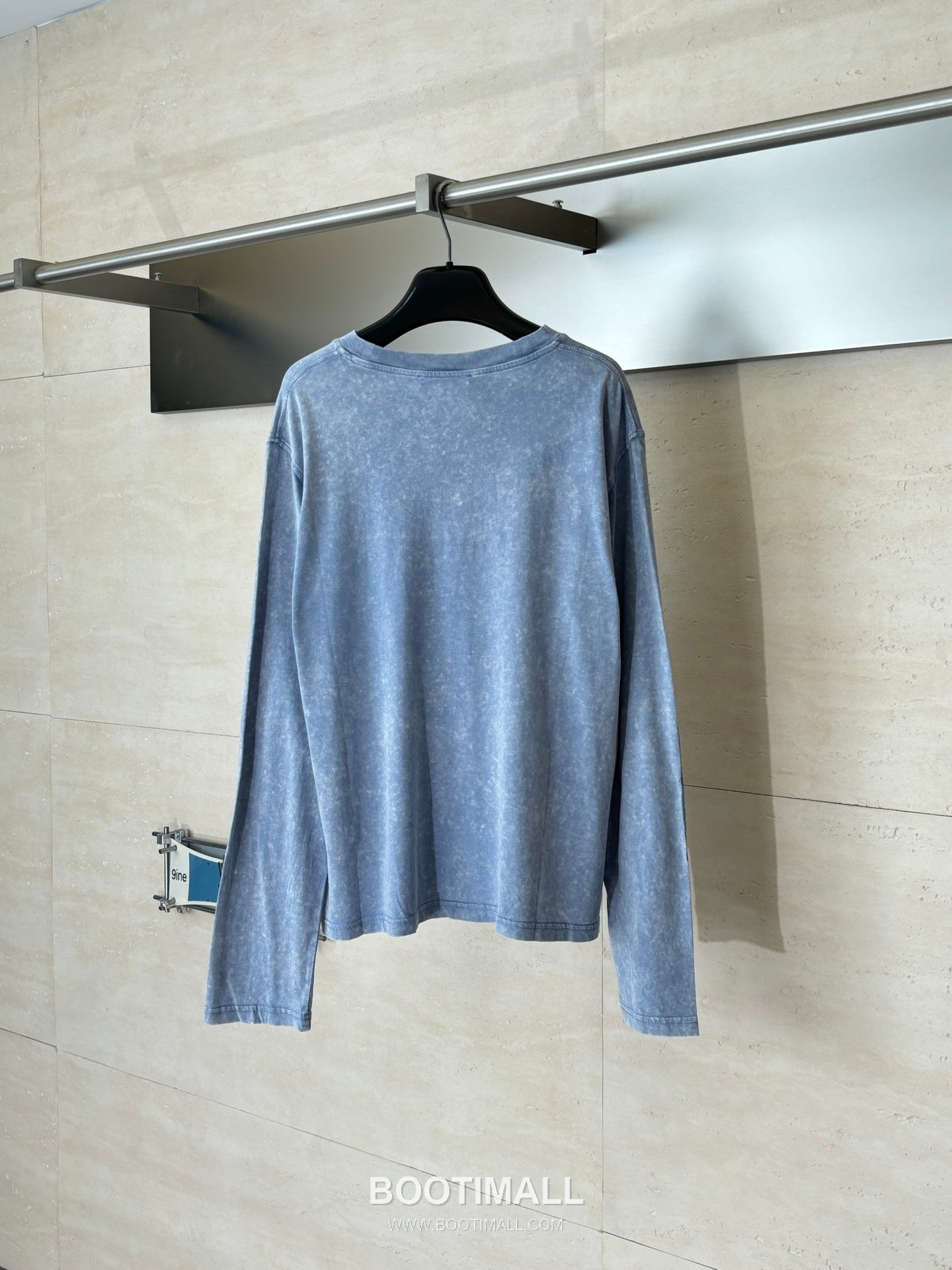 아크네스튜디오 2026SS 1996 스노우워싱 오버핏 롱슬리브 네이비 티셔츠 Acne Studios 2026 SS 1996 Snow Wash Oversized Long Sleeve Black T-Shirt 2