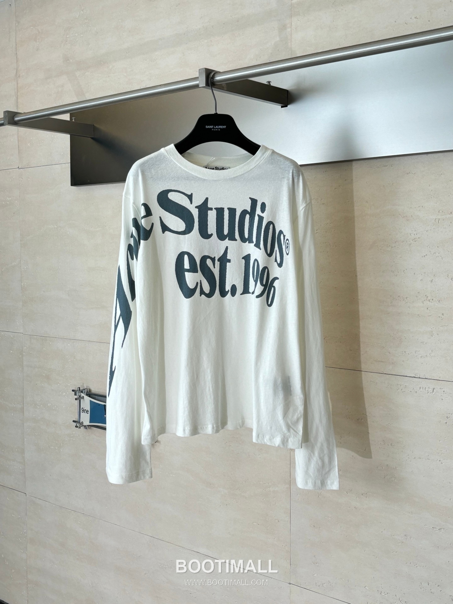 아크네스튜디오 2026SS 1996 스노우워싱 오버핏 롱슬리브 화이트 티셔츠 Acne Studios 2026 SS 1996 Snow Wash Oversized Long Sleeve Black T-Shirt 1