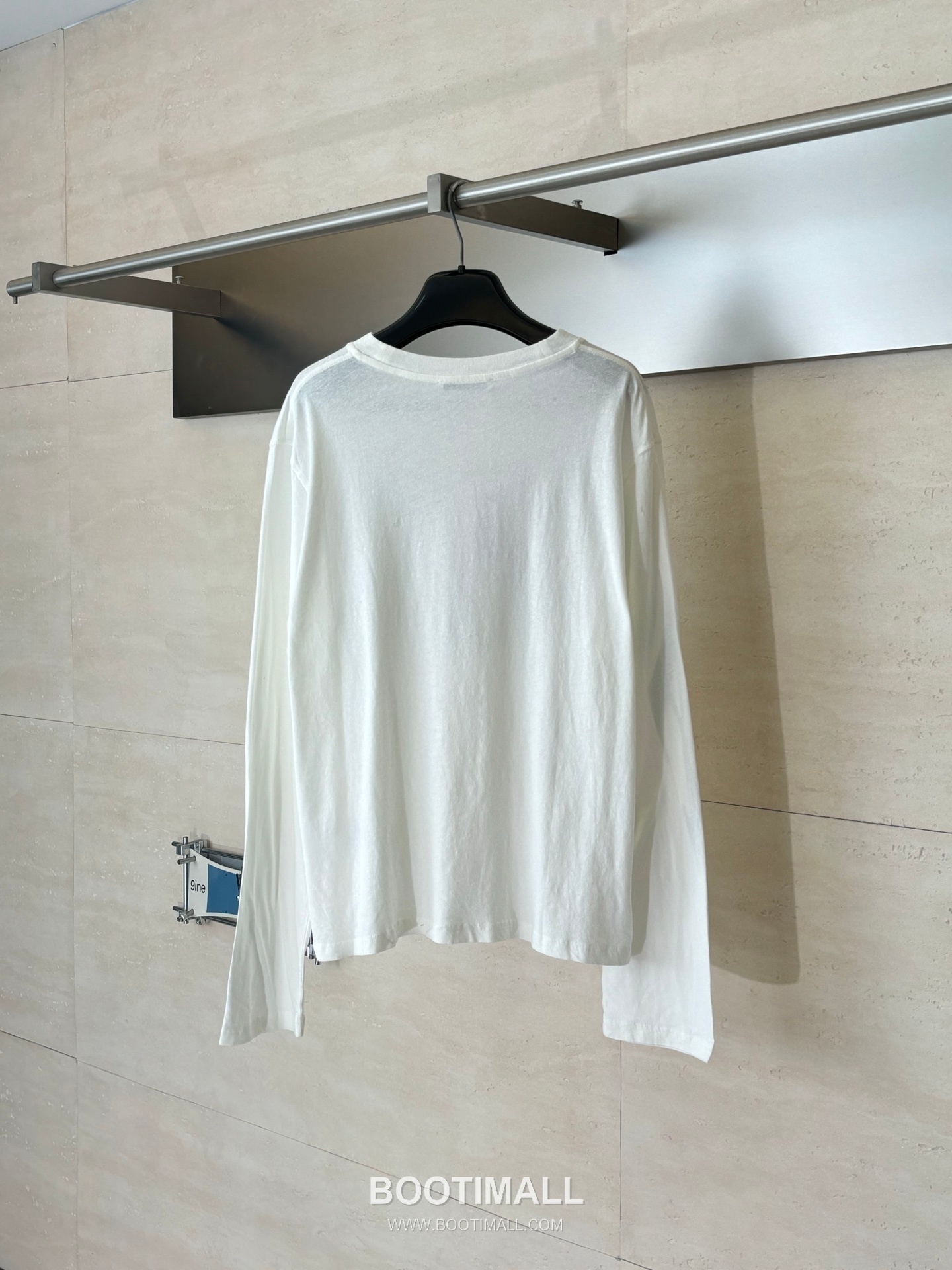 아크네스튜디오 2026SS 1996 스노우워싱 오버핏 롱슬리브 화이트 티셔츠 Acne Studios 2026 SS 1996 Snow Wash Oversized Long Sleeve Black T-Shirt 2