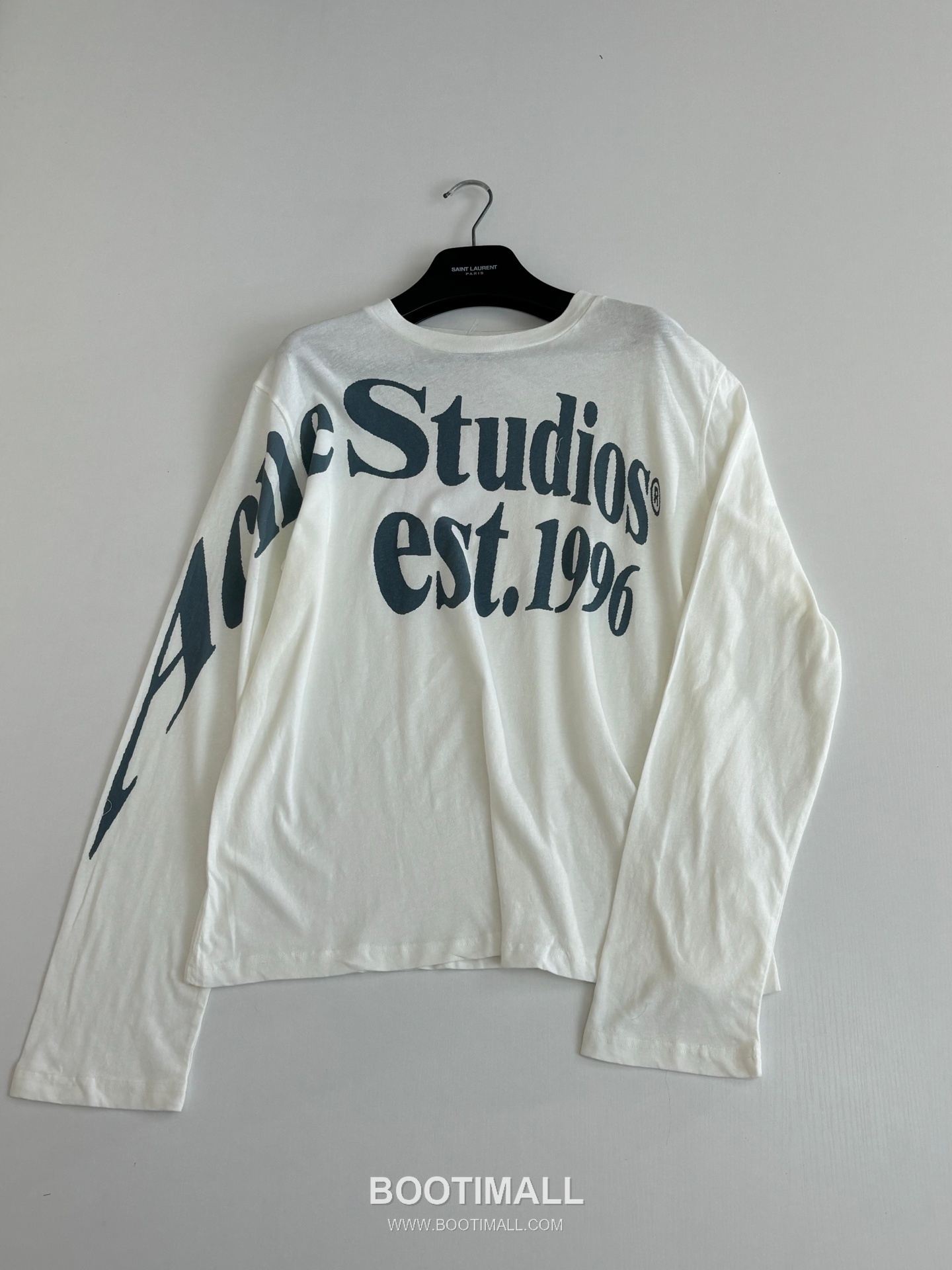 아크네스튜디오 2026SS 1996 스노우워싱 오버핏 롱슬리브 화이트 티셔츠 Acne Studios 2026 SS 1996 Snow Wash Oversized Long Sleeve Black T-Shirt 3
