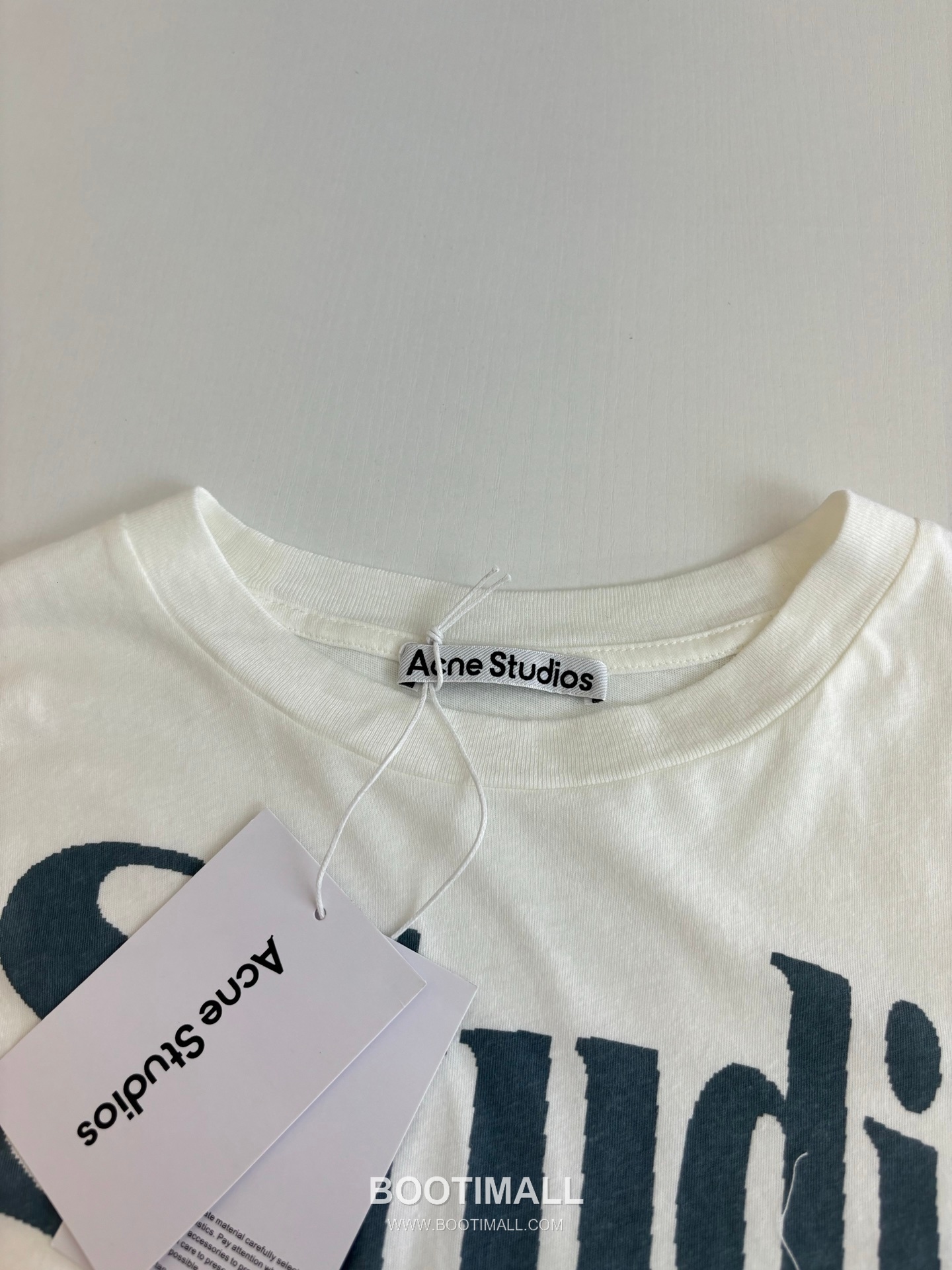 아크네스튜디오 2026SS 1996 스노우워싱 오버핏 롱슬리브 화이트 티셔츠 Acne Studios 2026 SS 1996 Snow Wash Oversized Long Sleeve Black T-Shirt 5