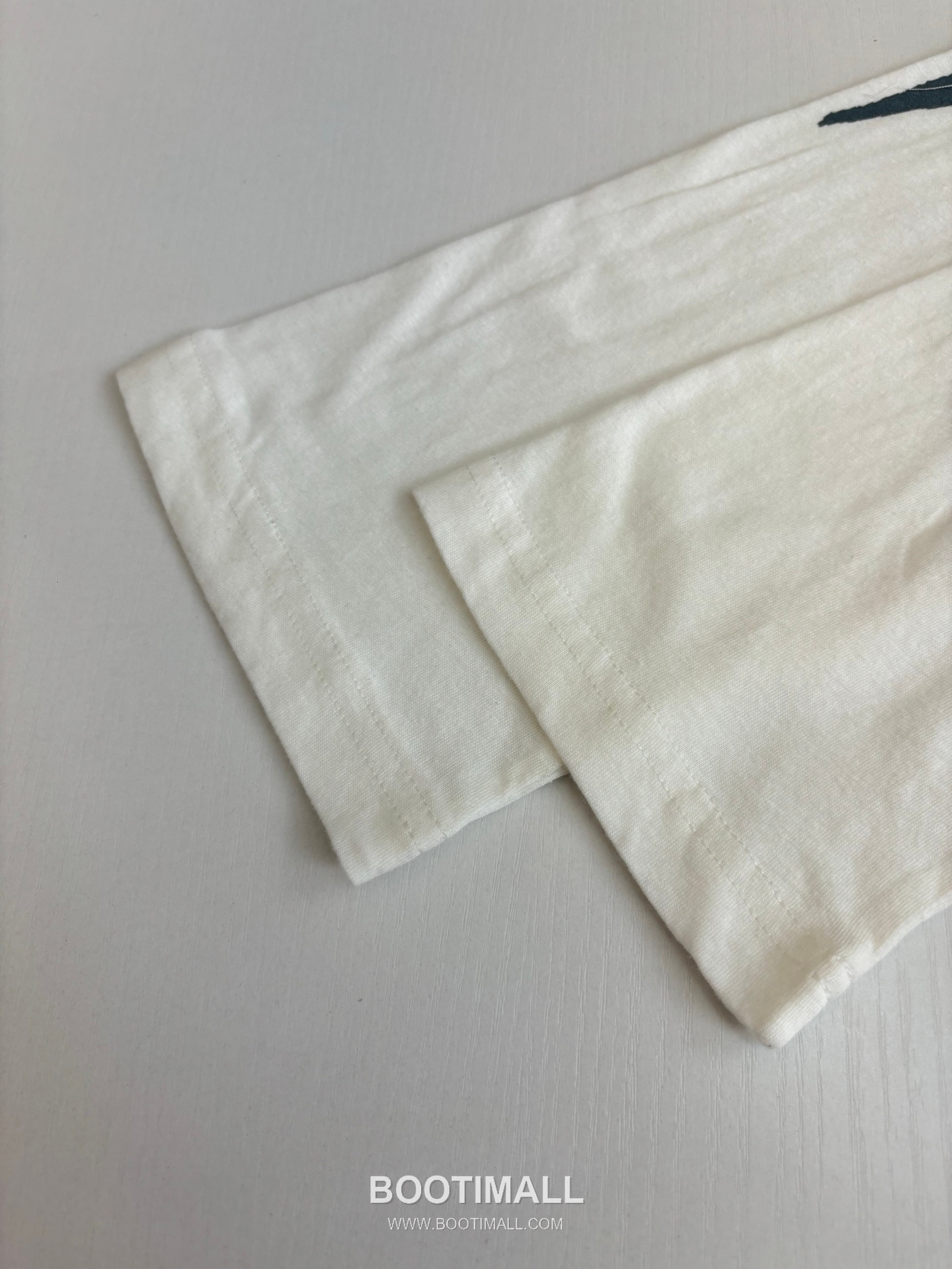 아크네스튜디오 2026SS 1996 스노우워싱 오버핏 롱슬리브 화이트 티셔츠 Acne Studios 2026 SS 1996 Snow Wash Oversized Long Sleeve Black T-Shirt 8