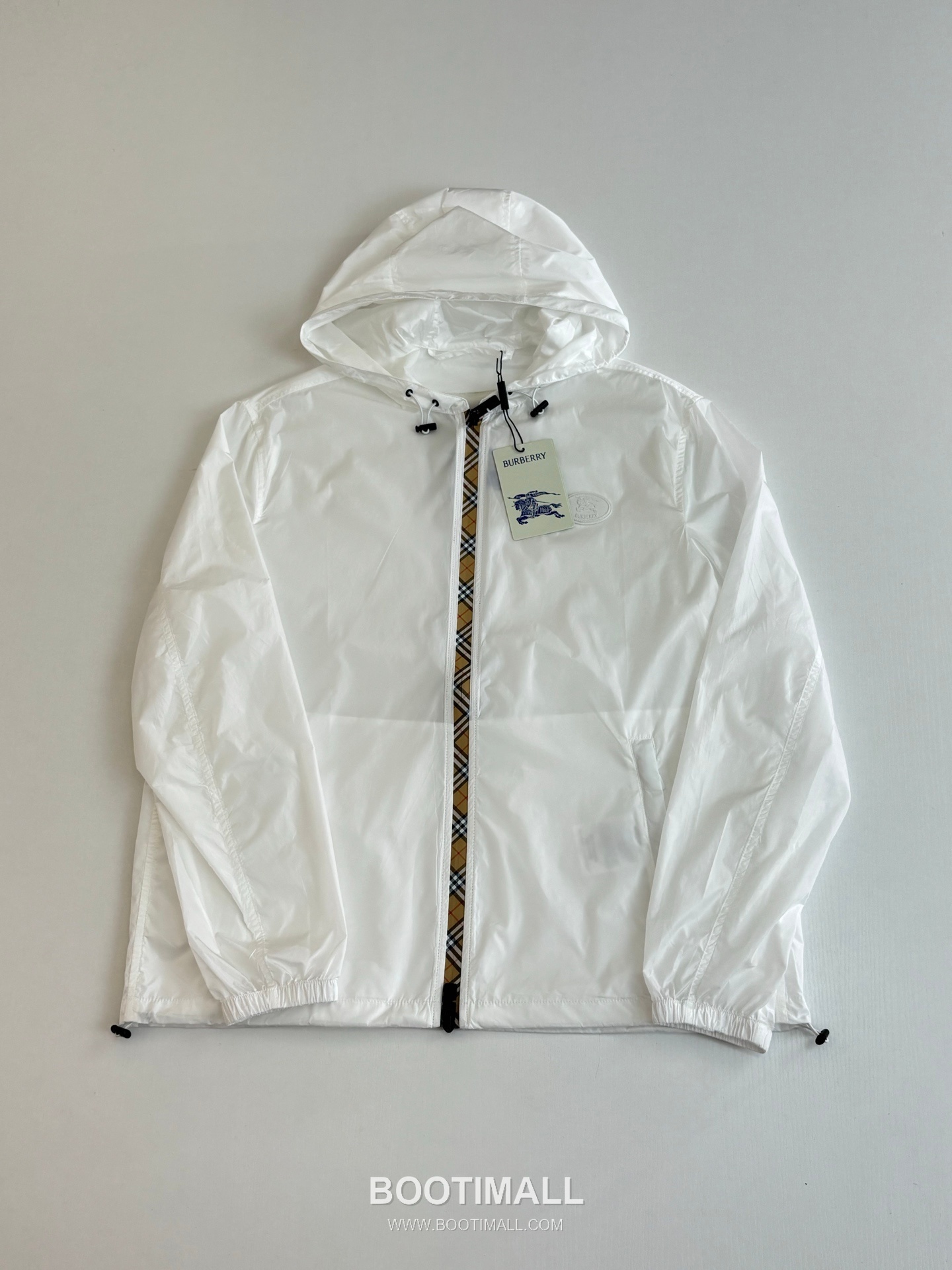 버버리 2026SS 빈티지체크 트림 경량 나일론 루즈핏 후드 화이트 재킷 Burberry 2026 SS Vintage Check Trim Lightweight Nylon Loose Fit Hooded Black Jacket 3
