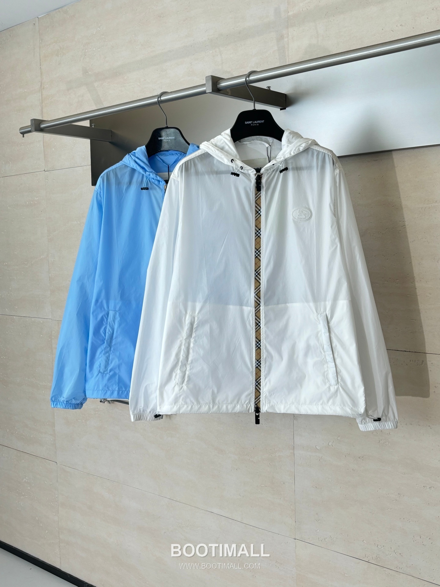 버버리 2026SS 빈티지체크 트림 경량 나일론 루즈핏 후드 화이트 재킷 Burberry 2026 SS Vintage Check Trim Lightweight Nylon Loose Fit Hooded Black Jacket 4