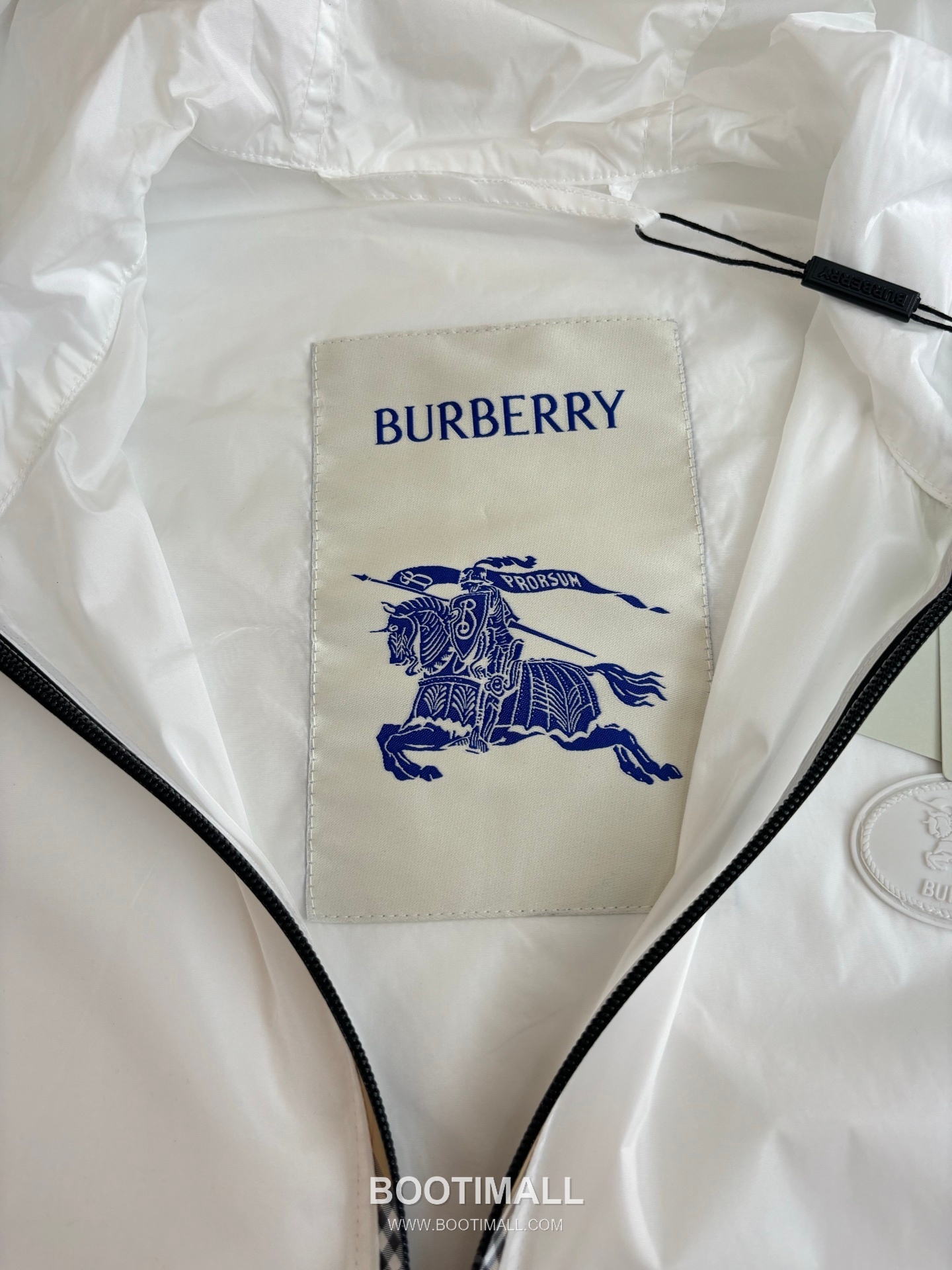 버버리 2026SS 빈티지체크 트림 경량 나일론 루즈핏 후드 화이트 재킷 Burberry 2026 SS Vintage Check Trim Lightweight Nylon Loose Fit Hooded Black Jacket 5