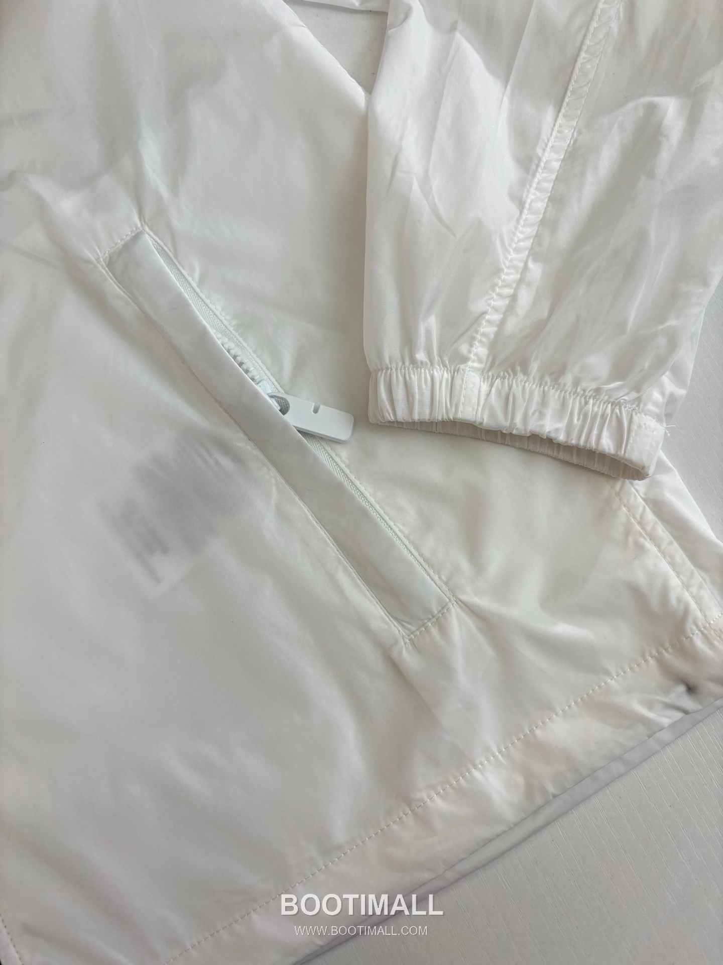 버버리 2026SS 빈티지체크 트림 경량 나일론 루즈핏 후드 화이트 재킷 Burberry 2026 SS Vintage Check Trim Lightweight Nylon Loose Fit Hooded Black Jacket 9