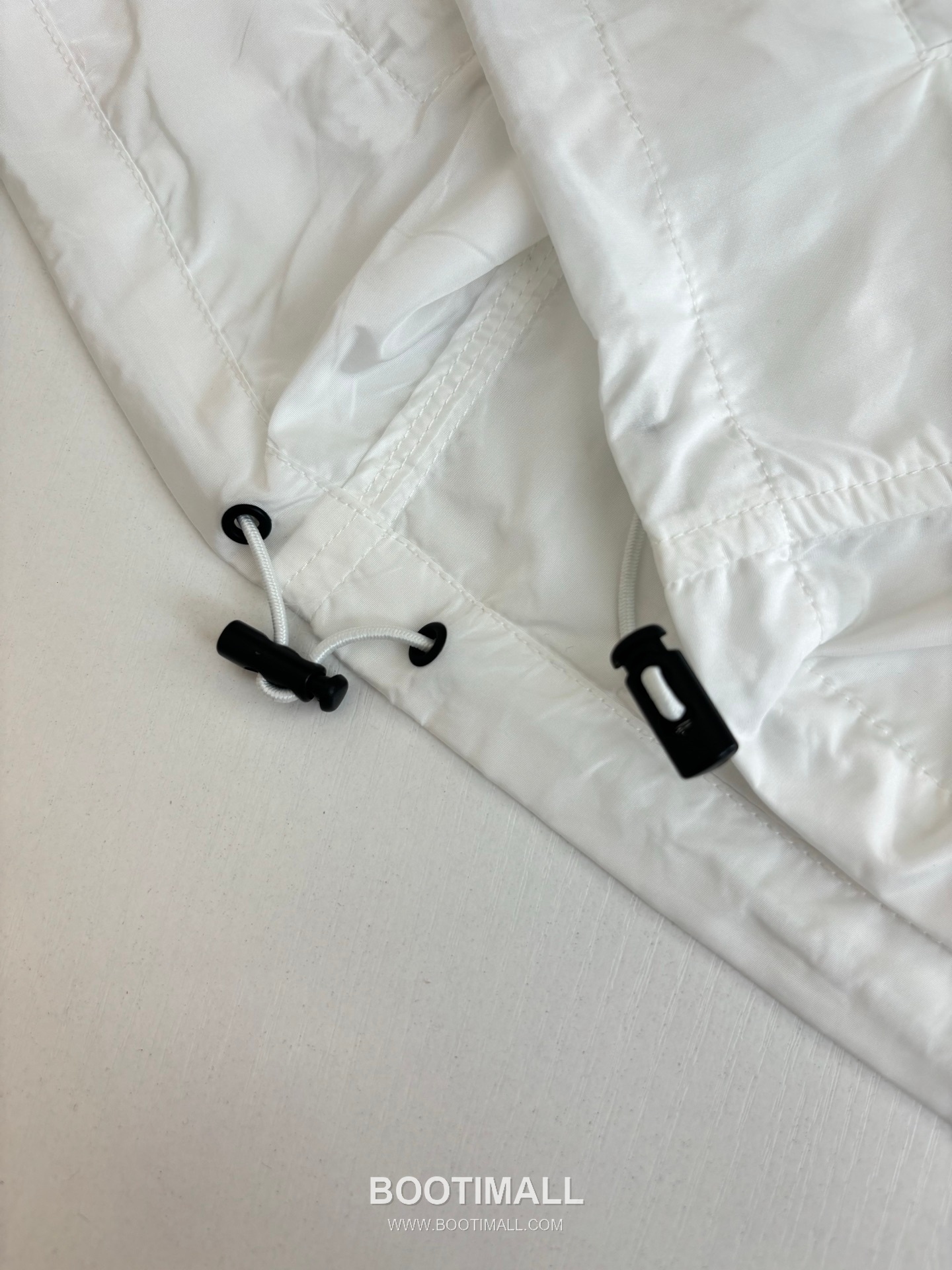 버버리 2026SS 빈티지체크 트림 경량 나일론 루즈핏 후드 화이트 재킷 Burberry 2026 SS Vintage Check Trim Lightweight Nylon Loose Fit Hooded Black Jacket 12