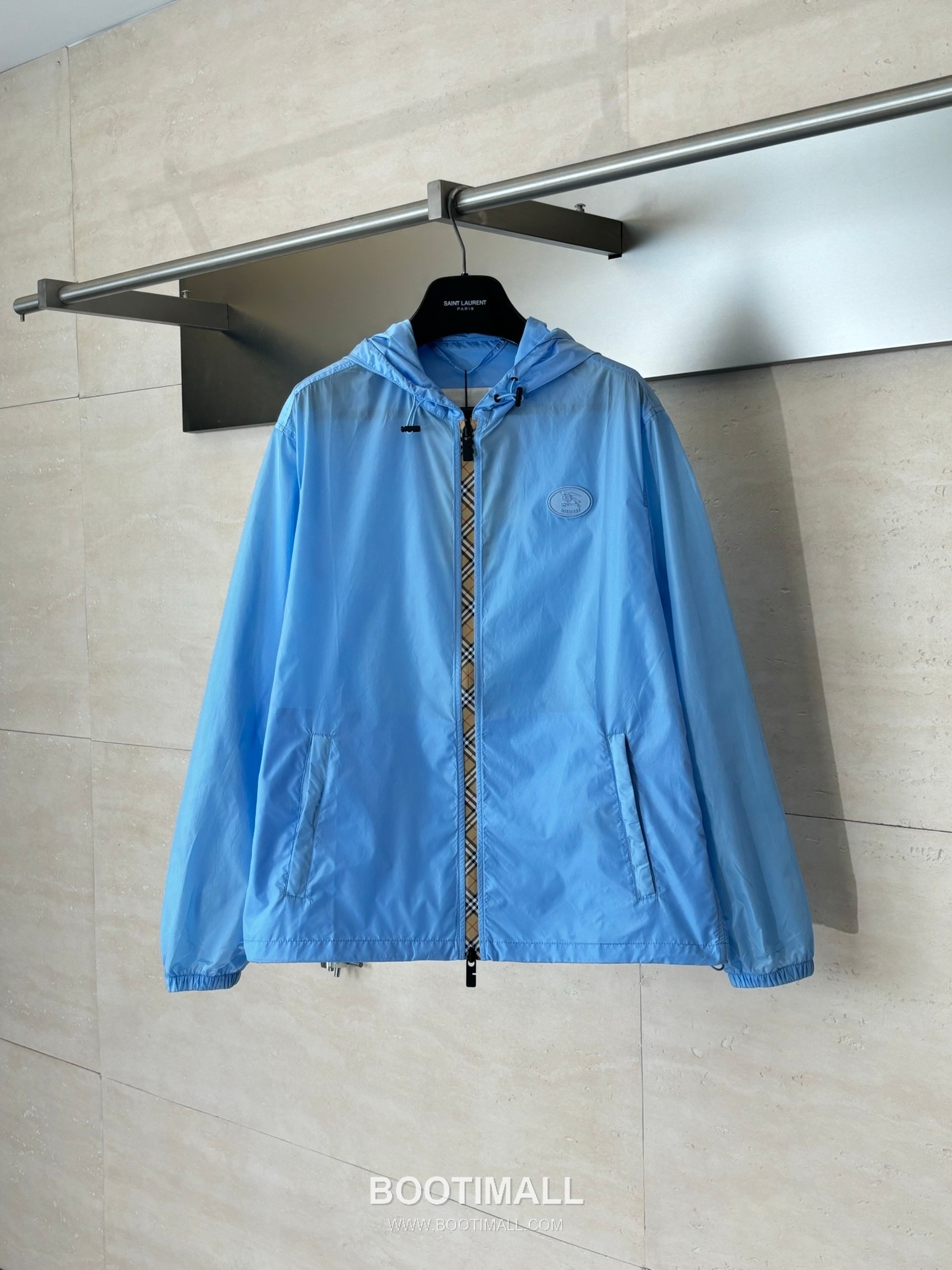 버버리 2026SS 빈티지체크 트림 경량 나일론 루즈핏 후드 블루 재킷 Burberry 2026 SS Vintage Check Trim Lightweight Nylon Loose Fit Hooded Black Jacket 1