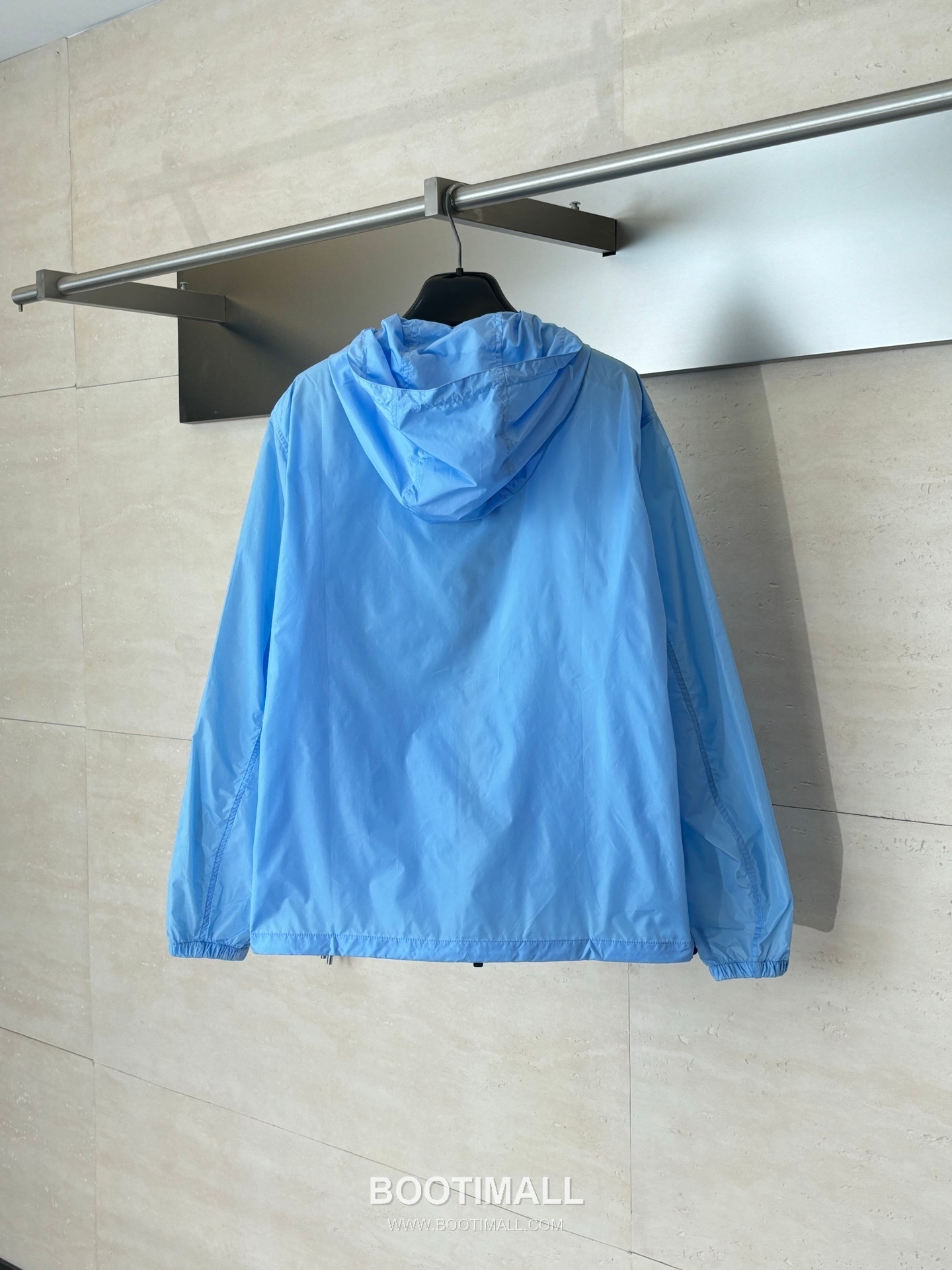 버버리 2026SS 빈티지체크 트림 경량 나일론 루즈핏 후드 블루 재킷 Burberry 2026 SS Vintage Check Trim Lightweight Nylon Loose Fit Hooded Black Jacket 2