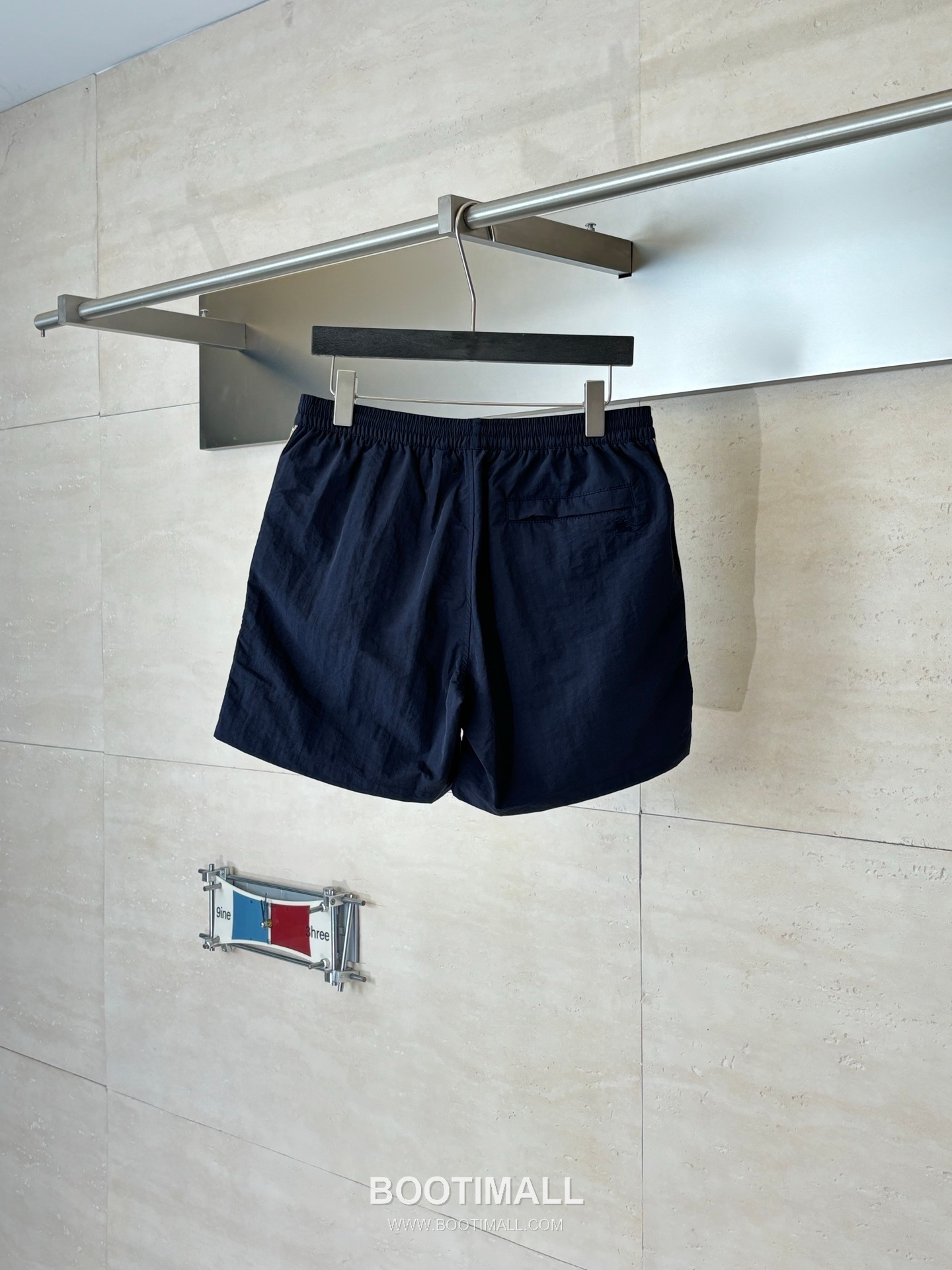 버버리 2026SS 빈티지체크 사이드트림 나일론 루즈핏 드로스트링 쇼츠 네이비 팬츠 Burberry 2026 SS Vintage Check Side Trim Nylon Loose Fit Drawstring Shorts Black Pants 2