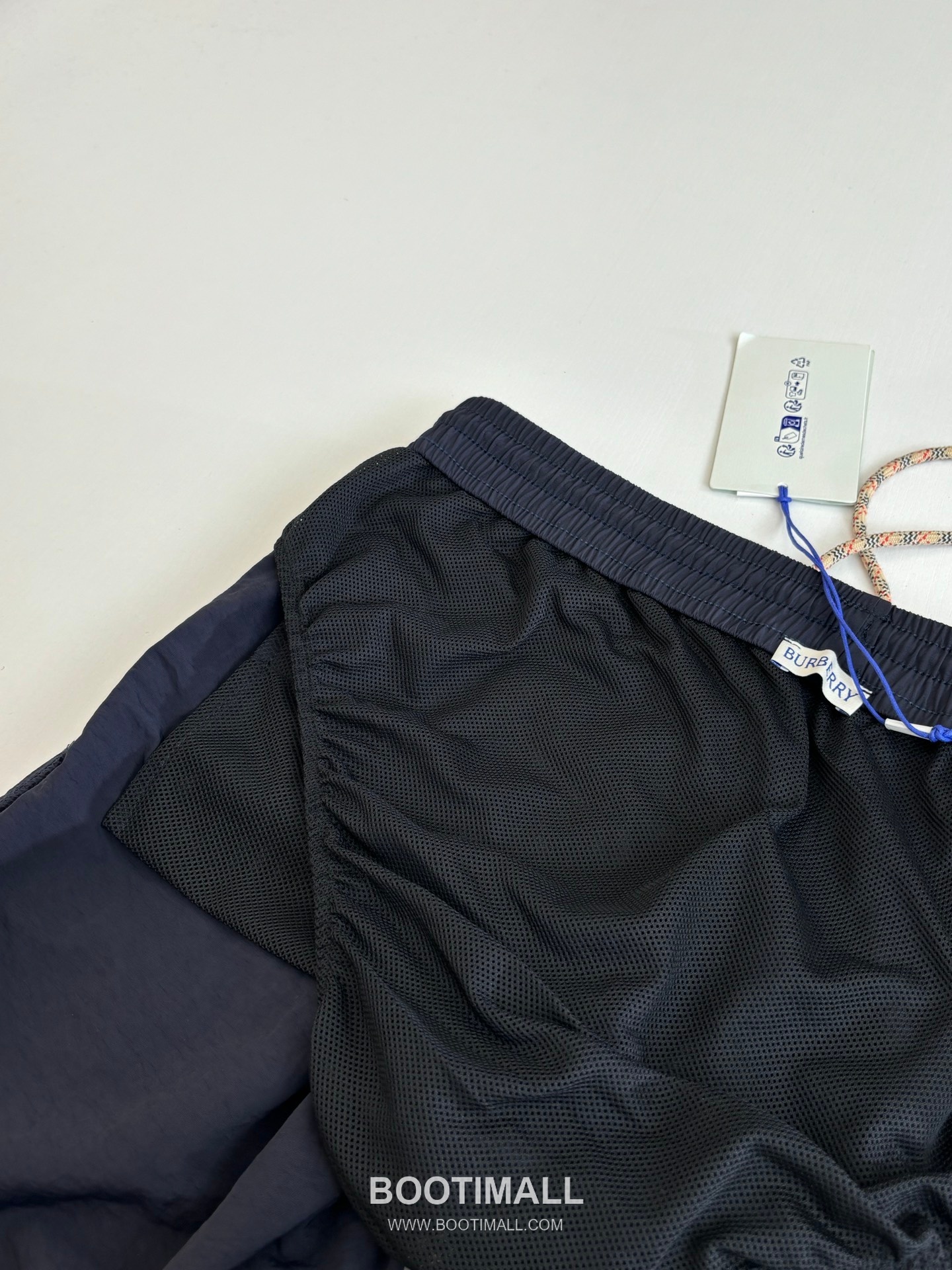 버버리 2026SS 빈티지체크 사이드트림 나일론 루즈핏 드로스트링 쇼츠 네이비 팬츠 Burberry 2026 SS Vintage Check Side Trim Nylon Loose Fit Drawstring Shorts Black Pants 8