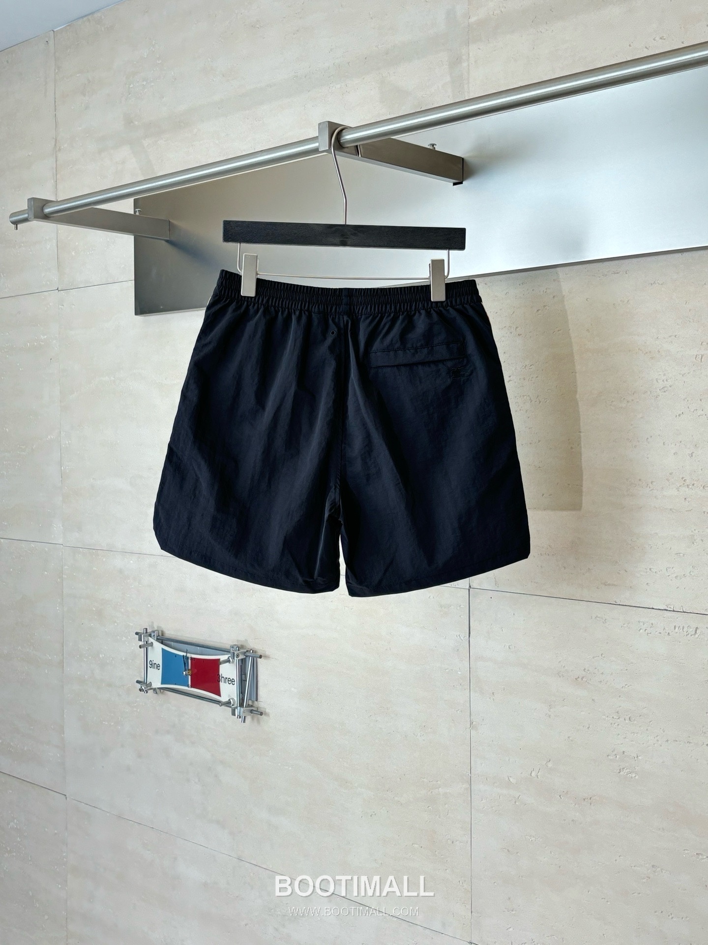 버버리 2026SS 빈티지체크 사이드트림 나일론 루즈핏 드로스트링 쇼츠 블랙 팬츠 Burberry 2026 SS Vintage Check Side Trim Nylon Loose Fit Drawstring Shorts Black Pants 2