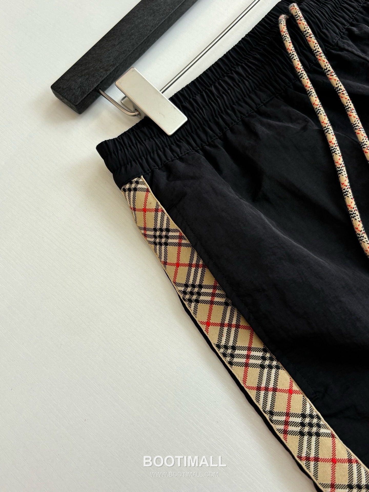 버버리 2026SS 빈티지체크 사이드트림 나일론 루즈핏 드로스트링 쇼츠 블랙 팬츠 Burberry 2026 SS Vintage Check Side Trim Nylon Loose Fit Drawstring Shorts Black Pants 5