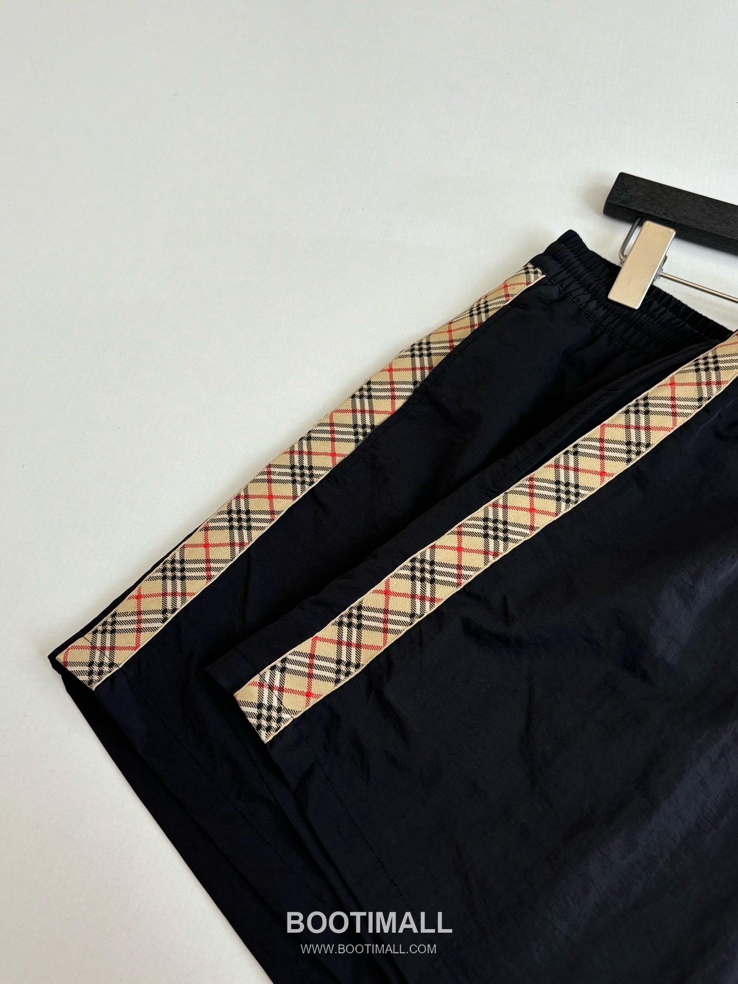 버버리 2026SS 빈티지체크 사이드트림 나일론 루즈핏 드로스트링 쇼츠 블랙 팬츠 Burberry 2026 SS Vintage Check Side Trim Nylon Loose Fit Drawstring Shorts Black Pants 6