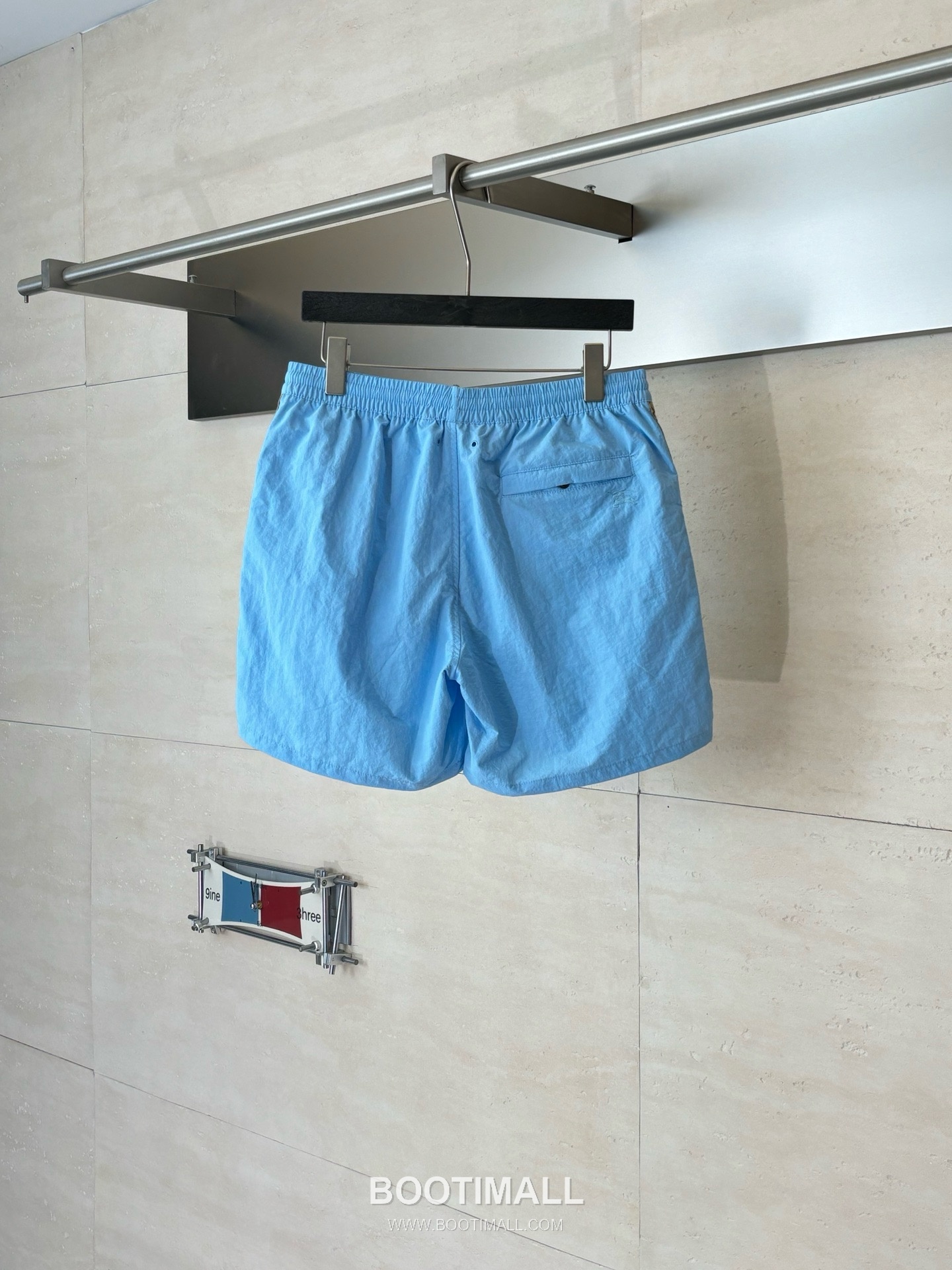 버버리 2026SS 빈티지체크 사이드트림 나일론 루즈핏 드로스트링 쇼츠 블루 팬츠 Burberry 2026 SS Vintage Check Side Trim Nylon Loose Fit Drawstring Shorts Black Pants 2