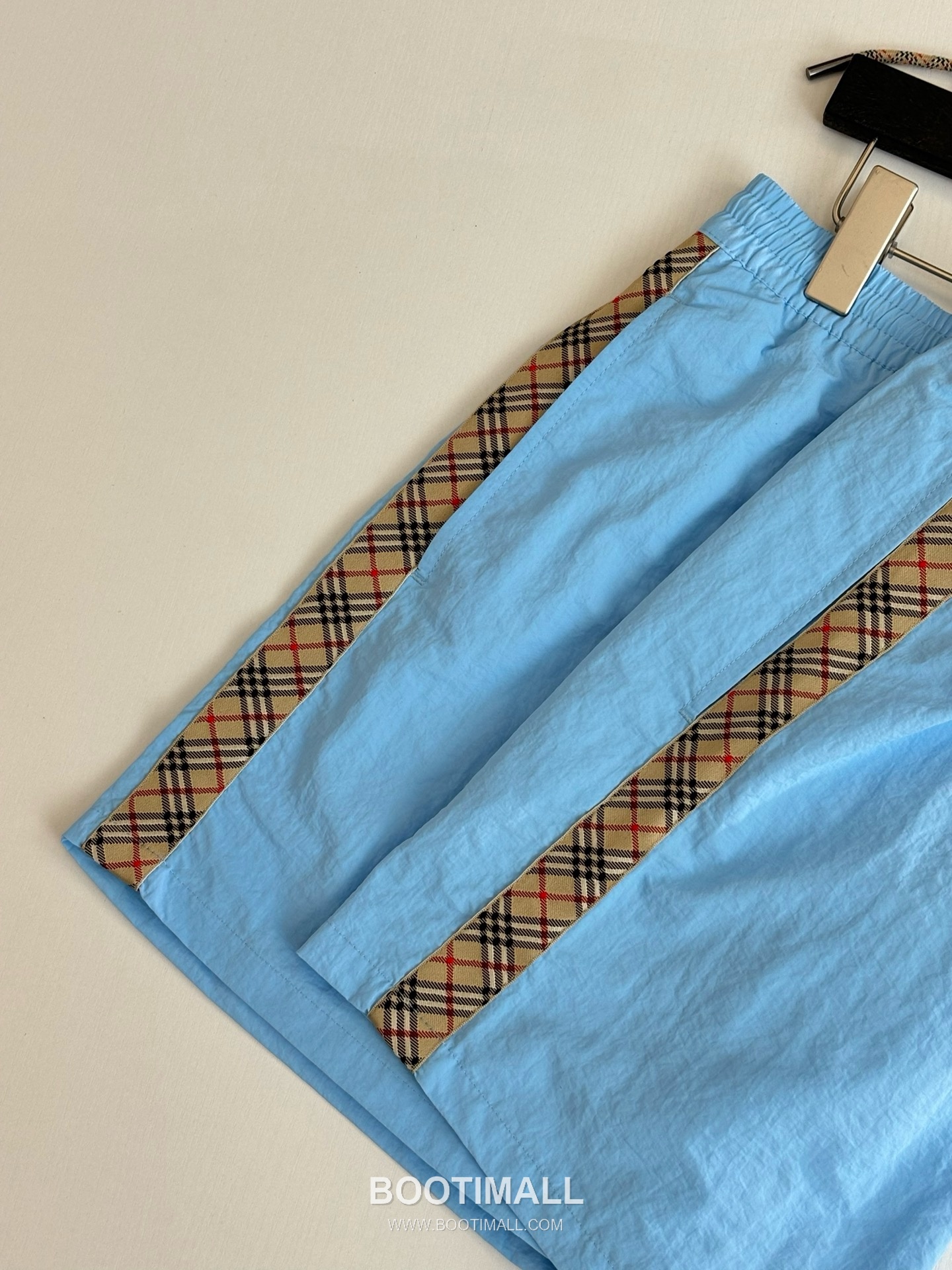 버버리 2026SS 빈티지체크 사이드트림 나일론 루즈핏 드로스트링 쇼츠 블루 팬츠 Burberry 2026 SS Vintage Check Side Trim Nylon Loose Fit Drawstring Shorts Black Pants 5