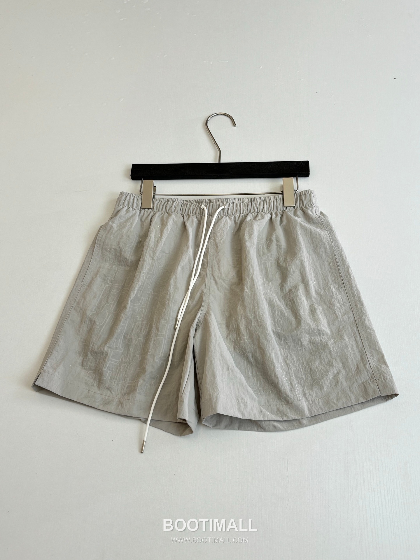 에르메스 2026SS H 미로 모노그램 워터리액티브 루즈핏 비치 쇼츠 카키 팬츠 Hermes 2026 SS H Maze Monogram Water Reactive Loose Fit Beach Shorts Orange Pants 5