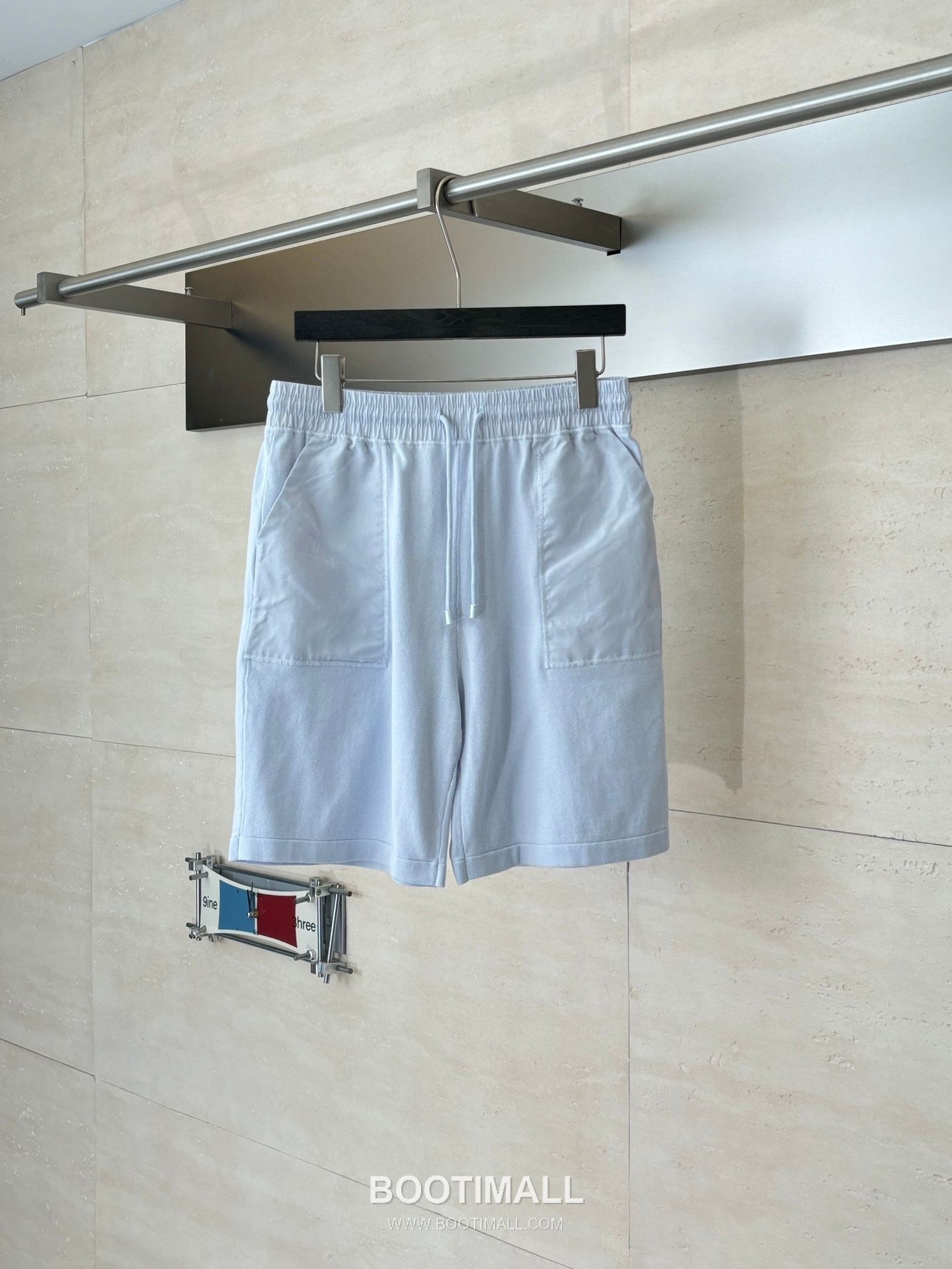 루이비통 2026SS 모노그램 나일론 포켓 코튼혼방 레귤러핏 쇼츠 화이트 팬츠 Louis Vuitton 2026 SS Monogram Nylon Pocket Cotton Blend Regular Fit Shorts Black Pants 1