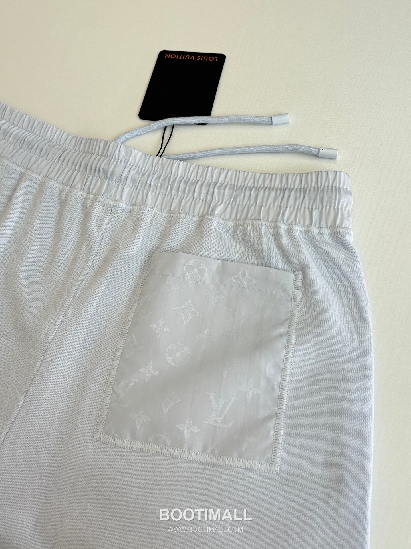 루이비통 2026SS 모노그램 나일론 포켓 코튼혼방 레귤러핏 쇼츠 화이트 팬츠 Louis Vuitton 2026 SS Monogram Nylon Pocket Cotton Blend Regular Fit Shorts Black Pants 7