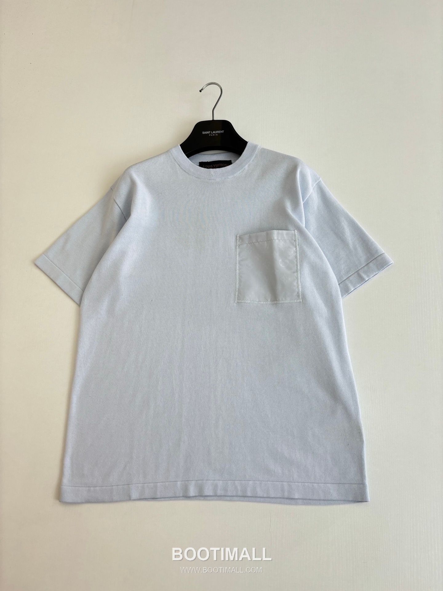 루이비통 2026SS 모노그램 나일론 포켓 코튼혼방 레귤러핏 반팔 화이트 티셔츠 Louis Vuitton 2026 SS Monogram Nylon Pocket Cotton Blend Regular Fit Short Sleeve Black T-Shirt 3