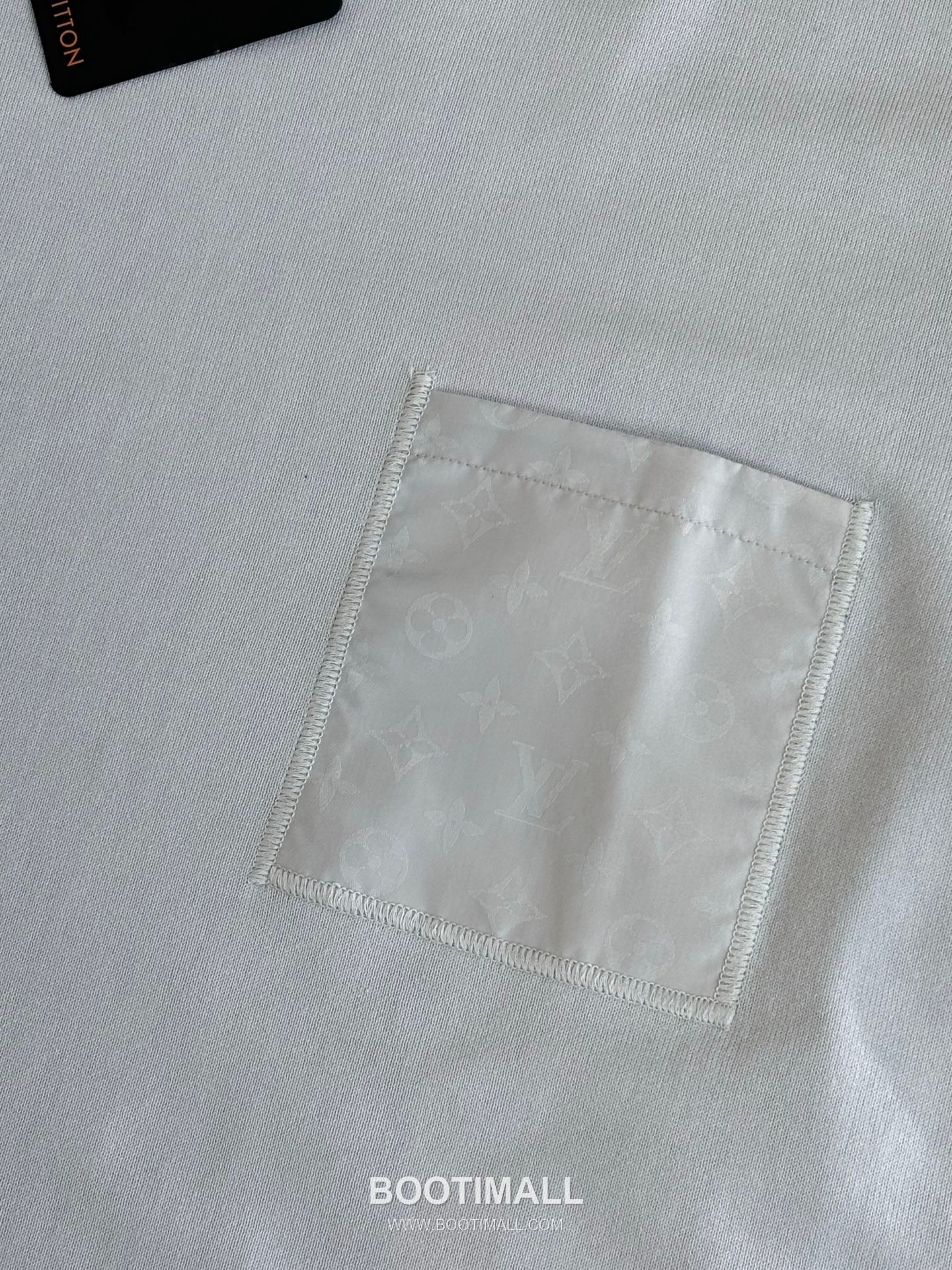 루이비통 2026SS 모노그램 나일론 포켓 코튼혼방 레귤러핏 반팔 화이트 티셔츠 Louis Vuitton 2026 SS Monogram Nylon Pocket Cotton Blend Regular Fit Short Sleeve Black T-Shirt 6