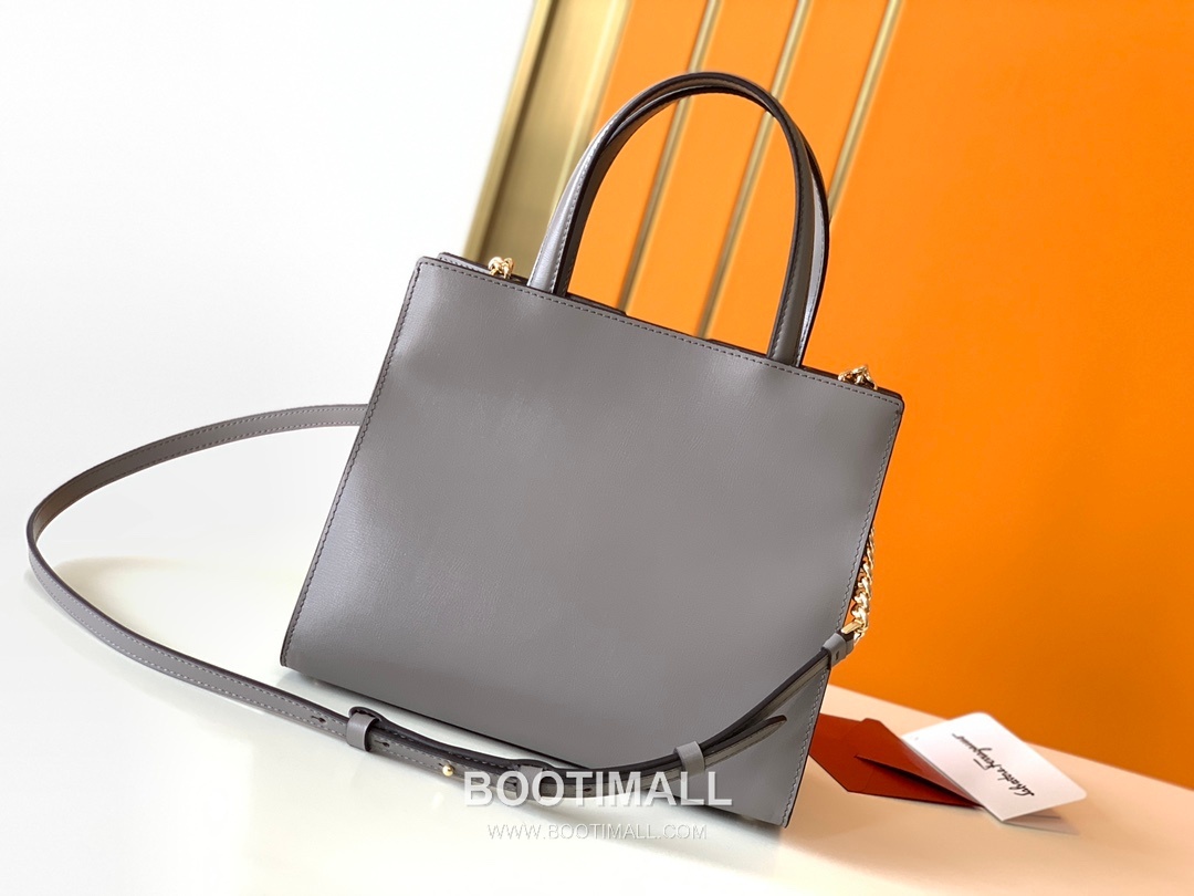 페라가모 카프스킨 바라 리본 토트백 Ferragamo Calfskin Vara Bow Tote Bag 21/1290 25cm 9