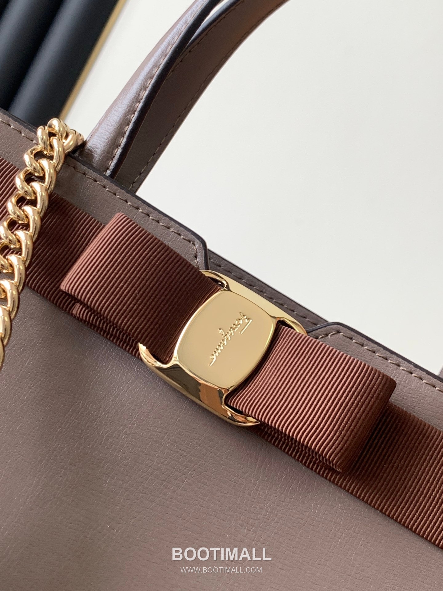 페라가모 카프스킨 바라 리본 토트백 Ferragamo Calfskin Vara Bow Tote Bag 21/1290 25cm 8