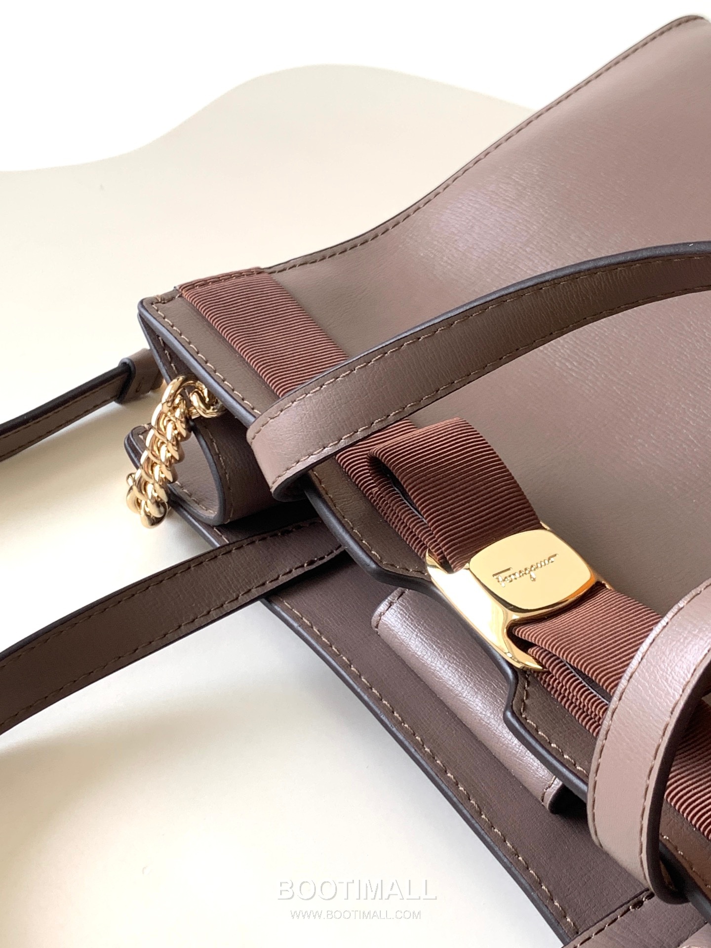 페라가모 카프스킨 바라 리본 토트백 Ferragamo Calfskin Vara Bow Tote Bag 21/1290 25cm 9