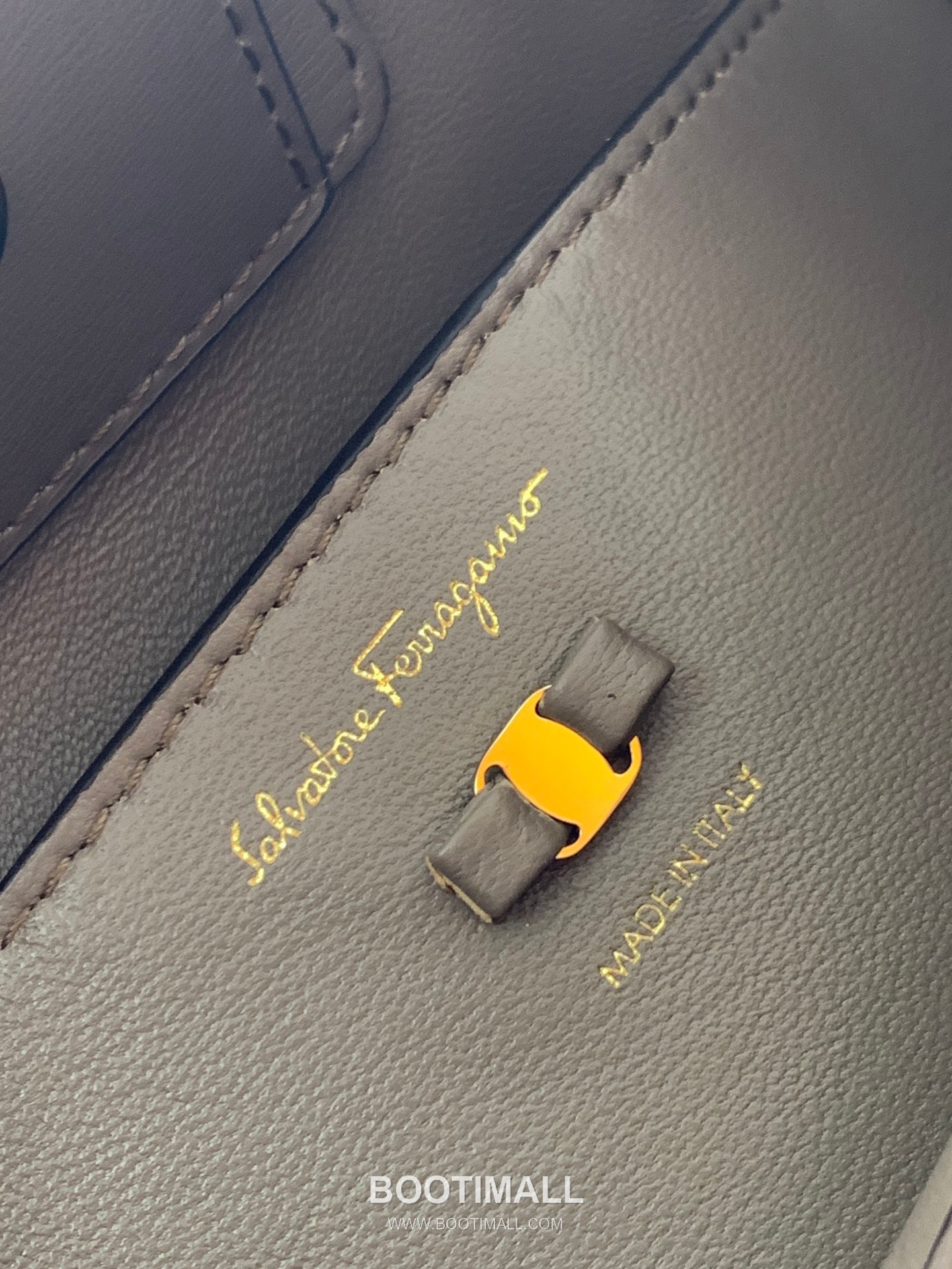 페라가모 카프스킨 바라 리본 토트백 Ferragamo Calfskin Vara Bow Tote Bag 21/1290 25cm 12