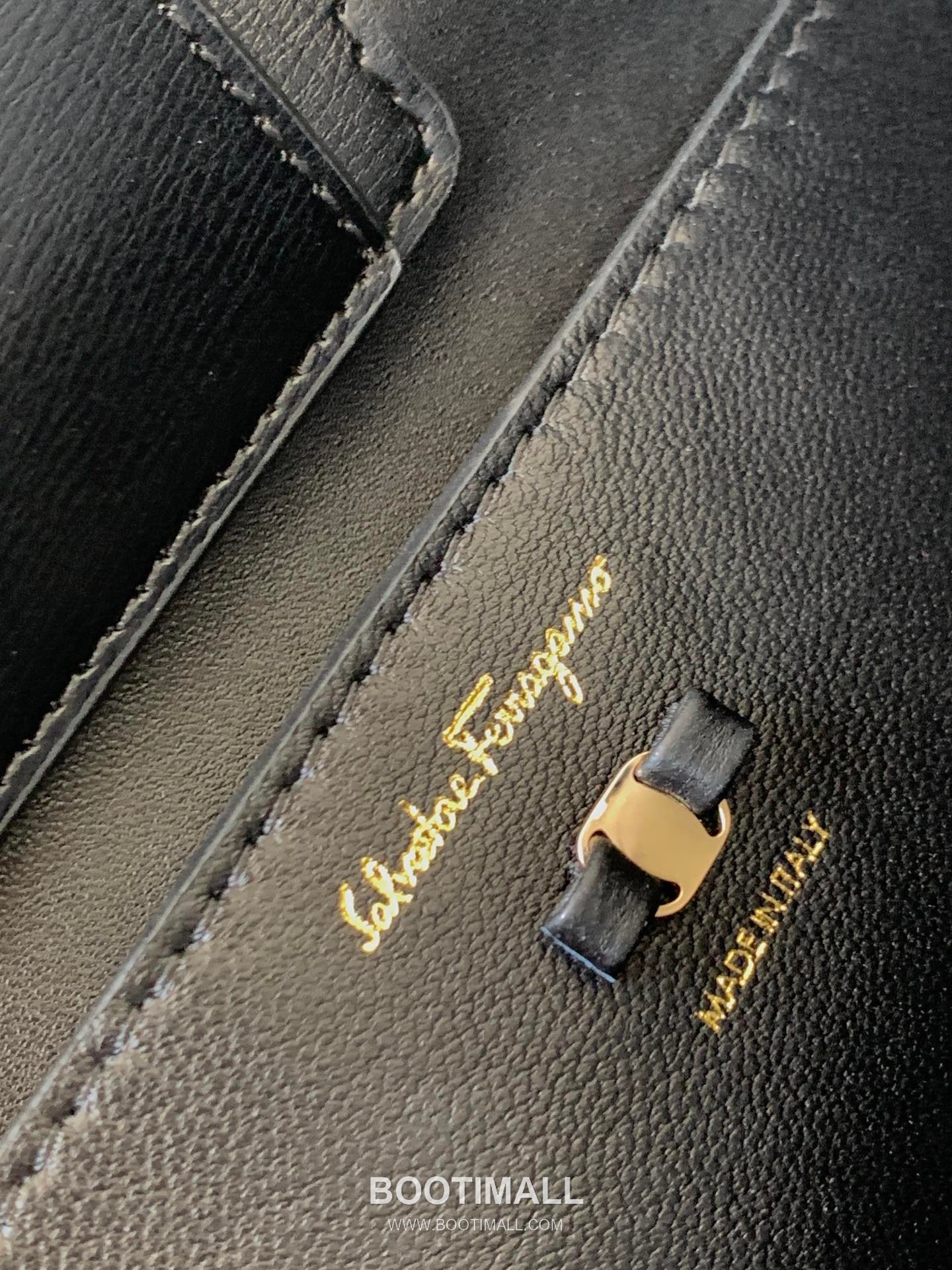 페라가모 카프스킨 바라 리본 토트백 Ferragamo Calfskin Vara Bow Tote Bag 21/1290 25cm 10