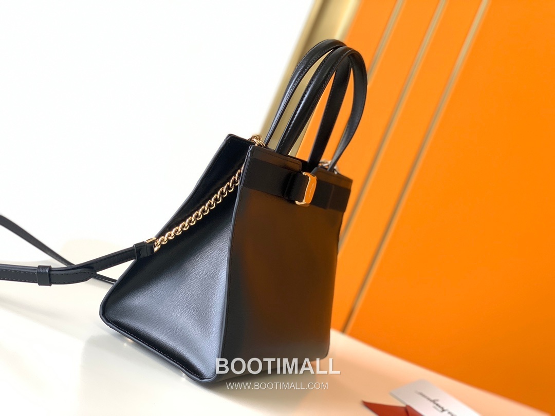 페라가모 카프스킨 바라 리본 토트백 Ferragamo Calfskin Vara Bow Tote Bag 21/1290 25cm 12