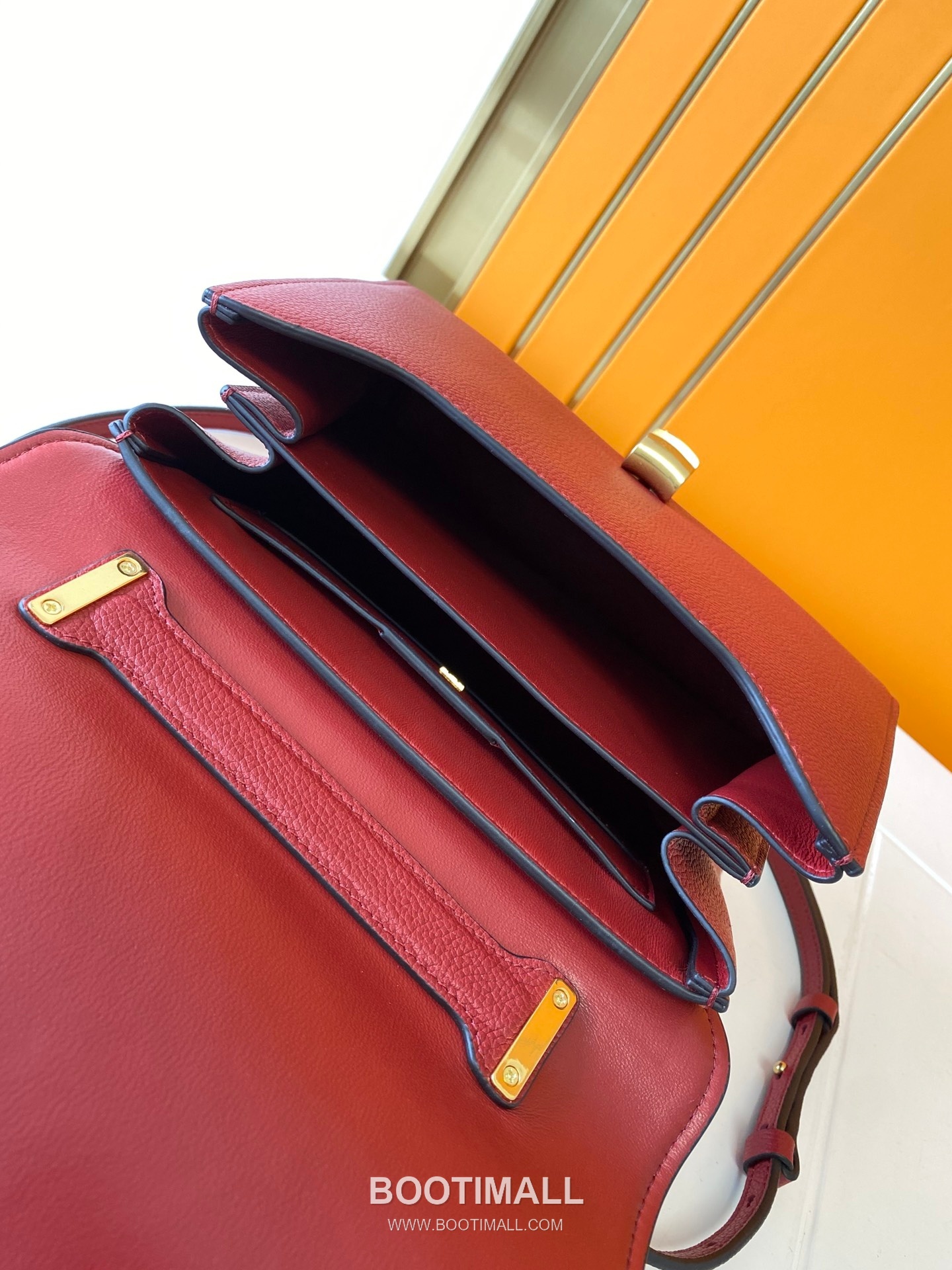 페라가모 카프스킨 그레인 토트 숄더백 Ferragamo Calfskin Grain Tote Shoulder Bag DY-21H493 26cm 9