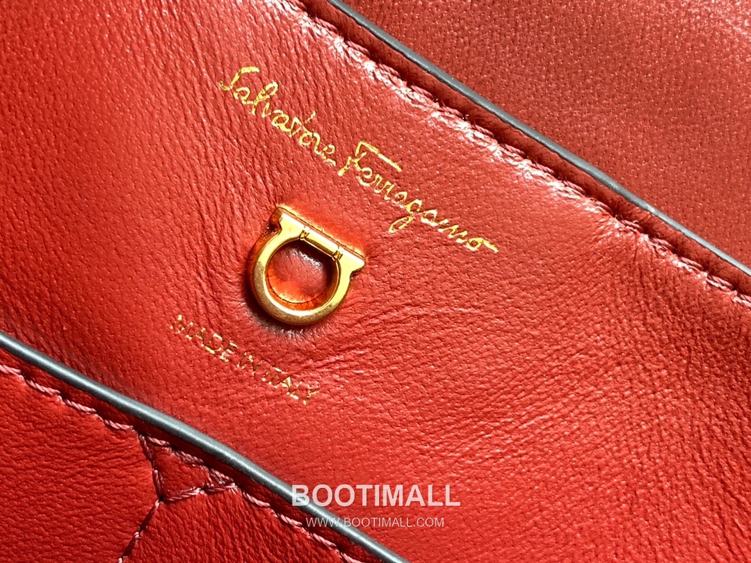 페라가모 카프스킨 그레인 토트 숄더백 Ferragamo Calfskin Grain Tote Shoulder Bag DY-21H493 26cm 10