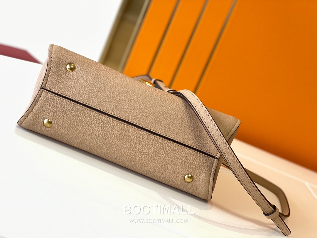 페라가모 카프스킨 그레인 토트 숄더백 Ferragamo Calfskin Grain Tote Shoulder Bag DY-21H493 26cm 7