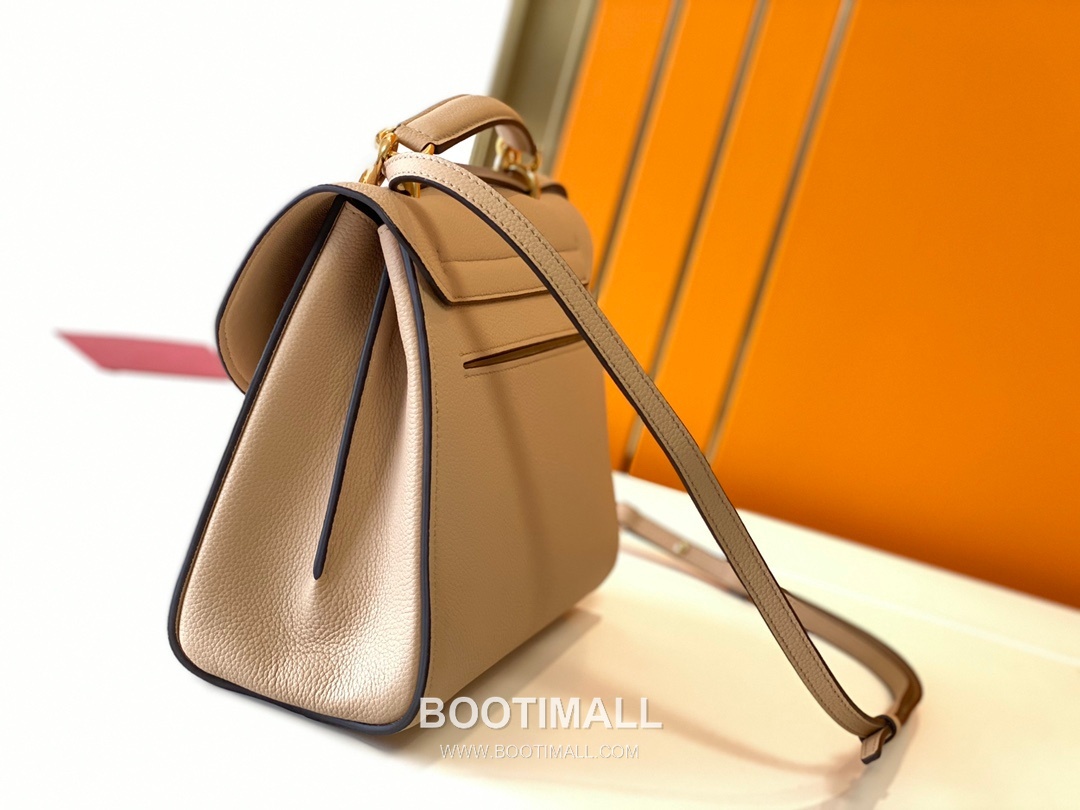 페라가모 카프스킨 그레인 토트 숄더백 Ferragamo Calfskin Grain Tote Shoulder Bag DY-21H493 26cm 8