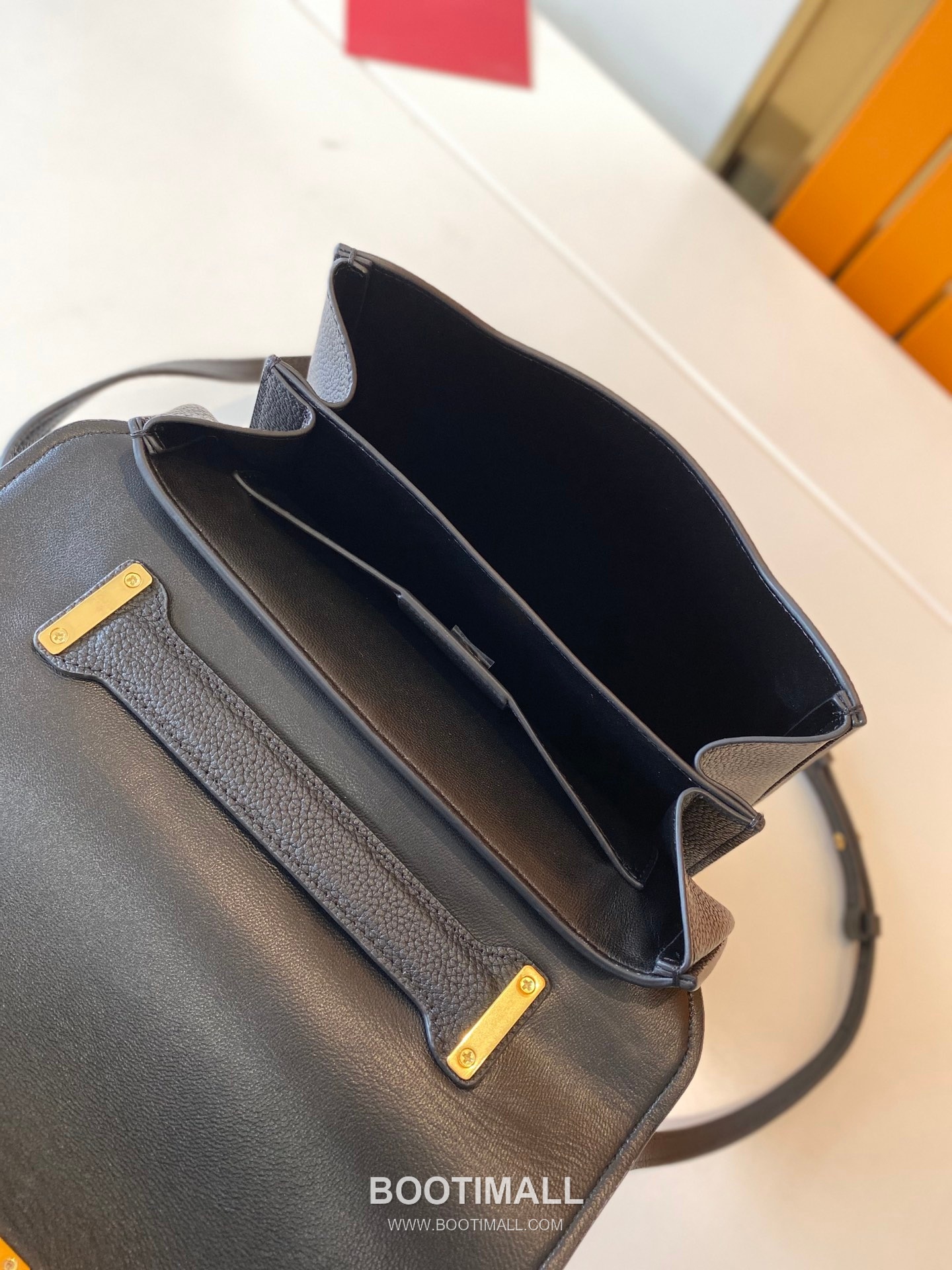 페라가모 카프스킨 그레인 토트 숄더백 Ferragamo Calfskin Grain Tote Shoulder Bag DY-21H493 26cm 9