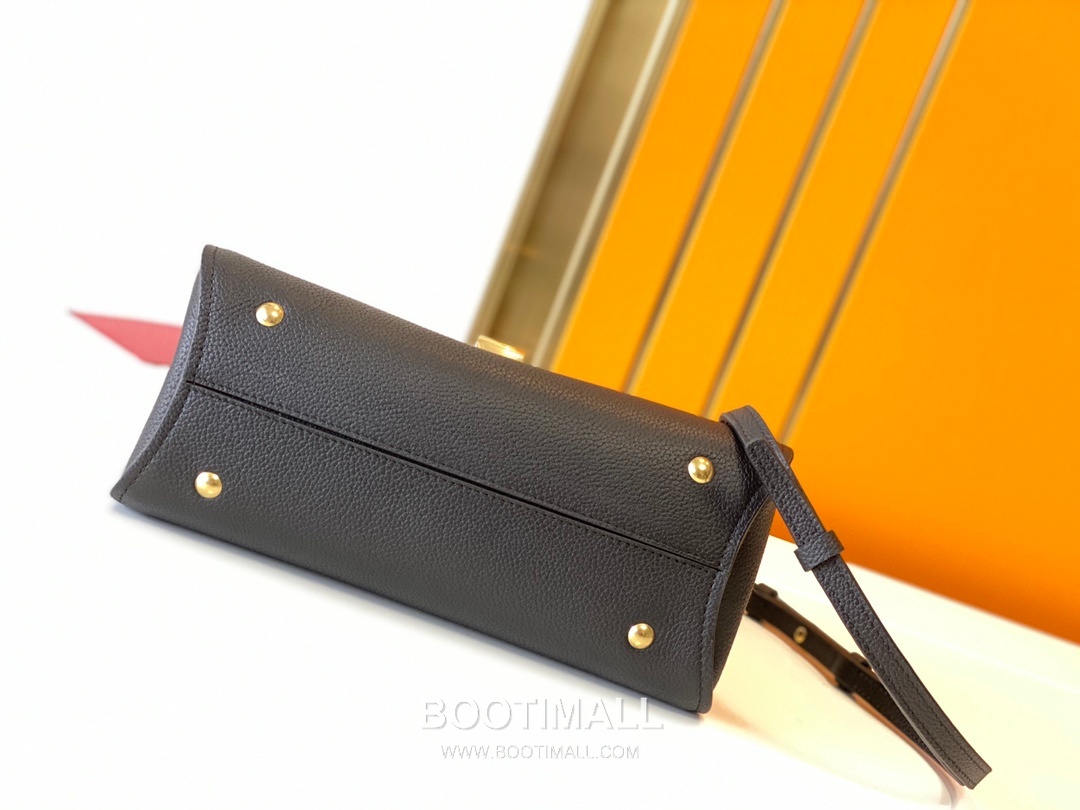 페라가모 카프스킨 그레인 토트 숄더백 Ferragamo Calfskin Grain Tote Shoulder Bag DY-21H493 26cm 12